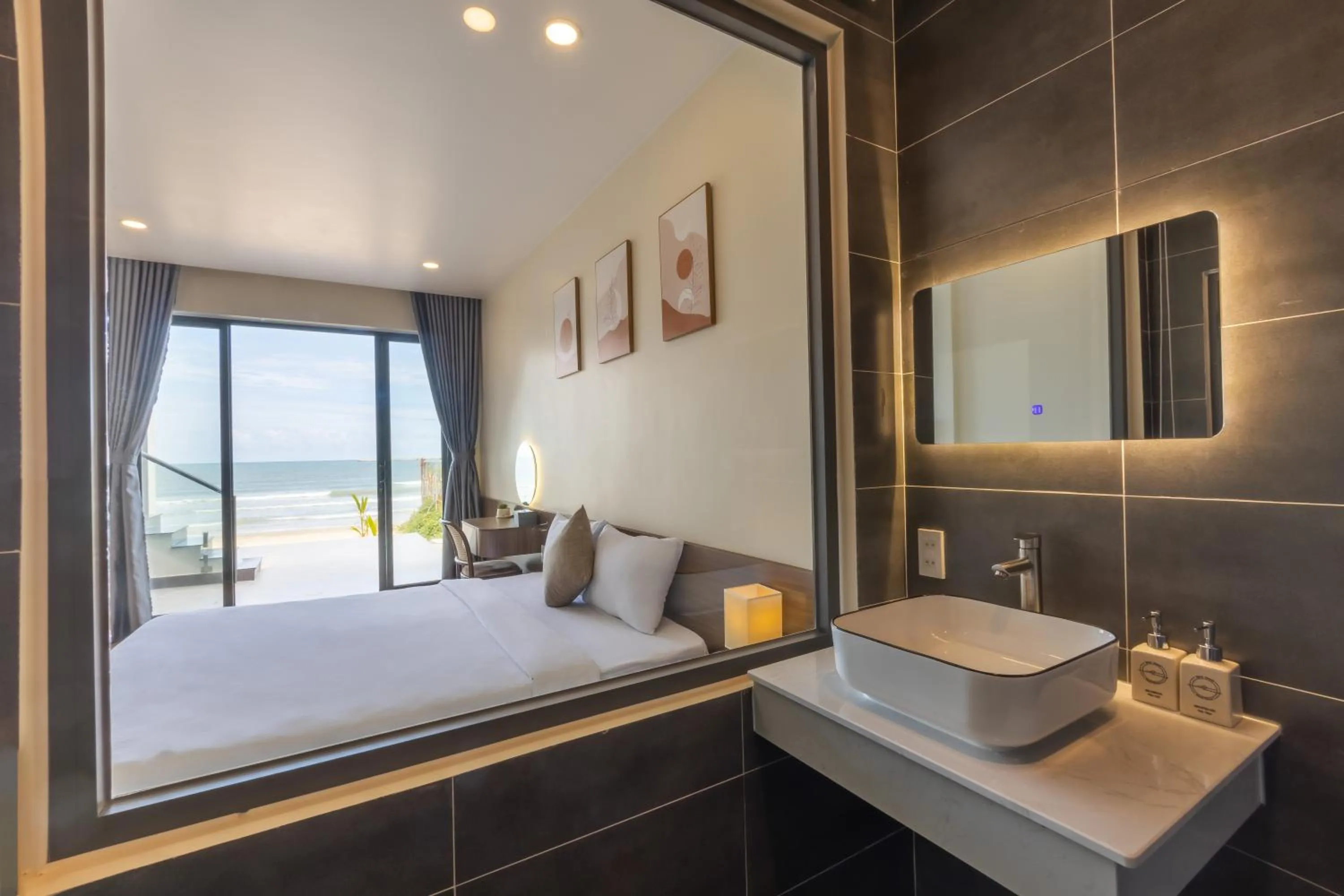 Photo of the whole room, Bed in Wave Sound Beach House Phu Quoc