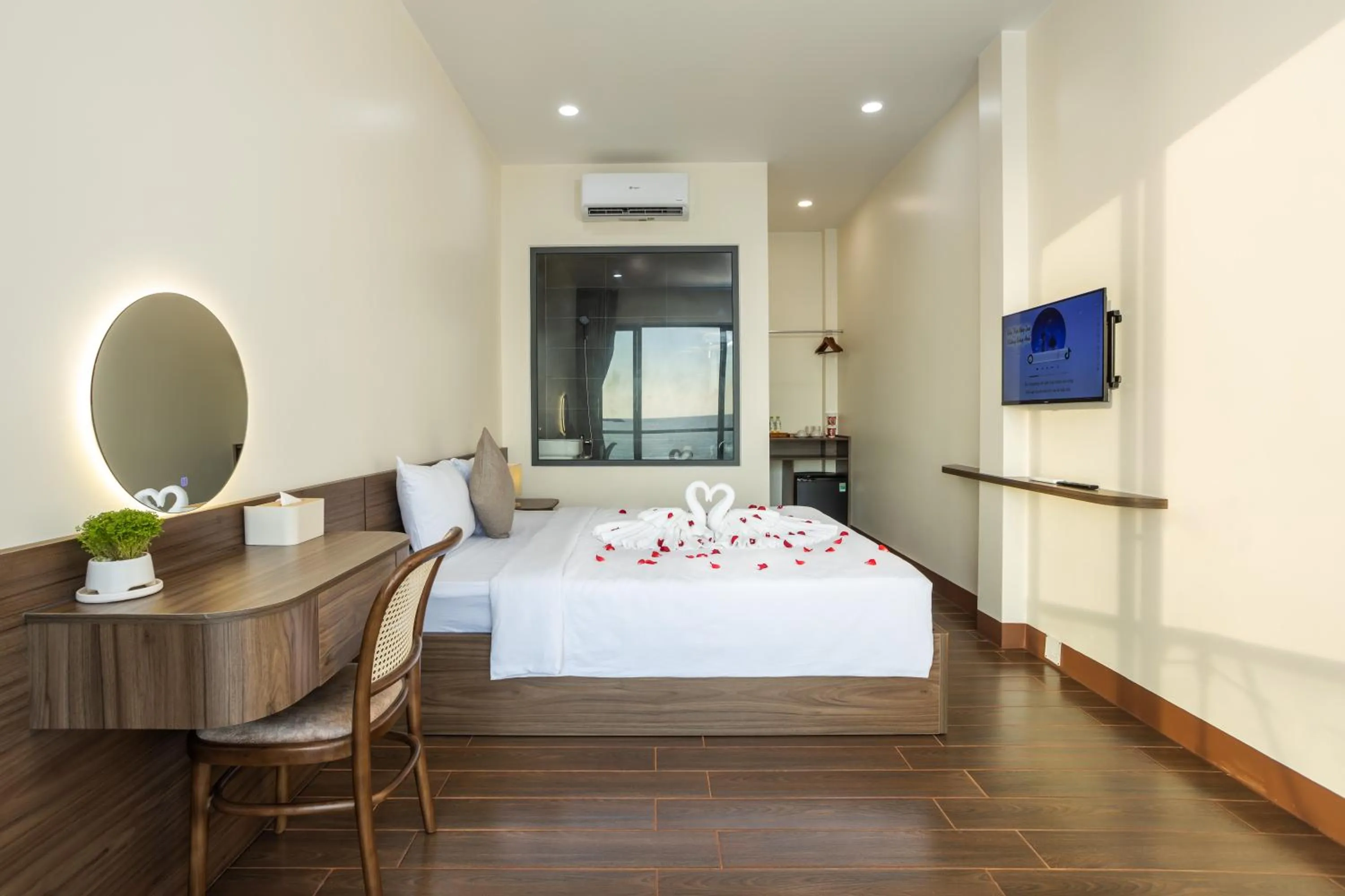 Photo of the whole room, Bed in Wave Sound Beach House Phu Quoc