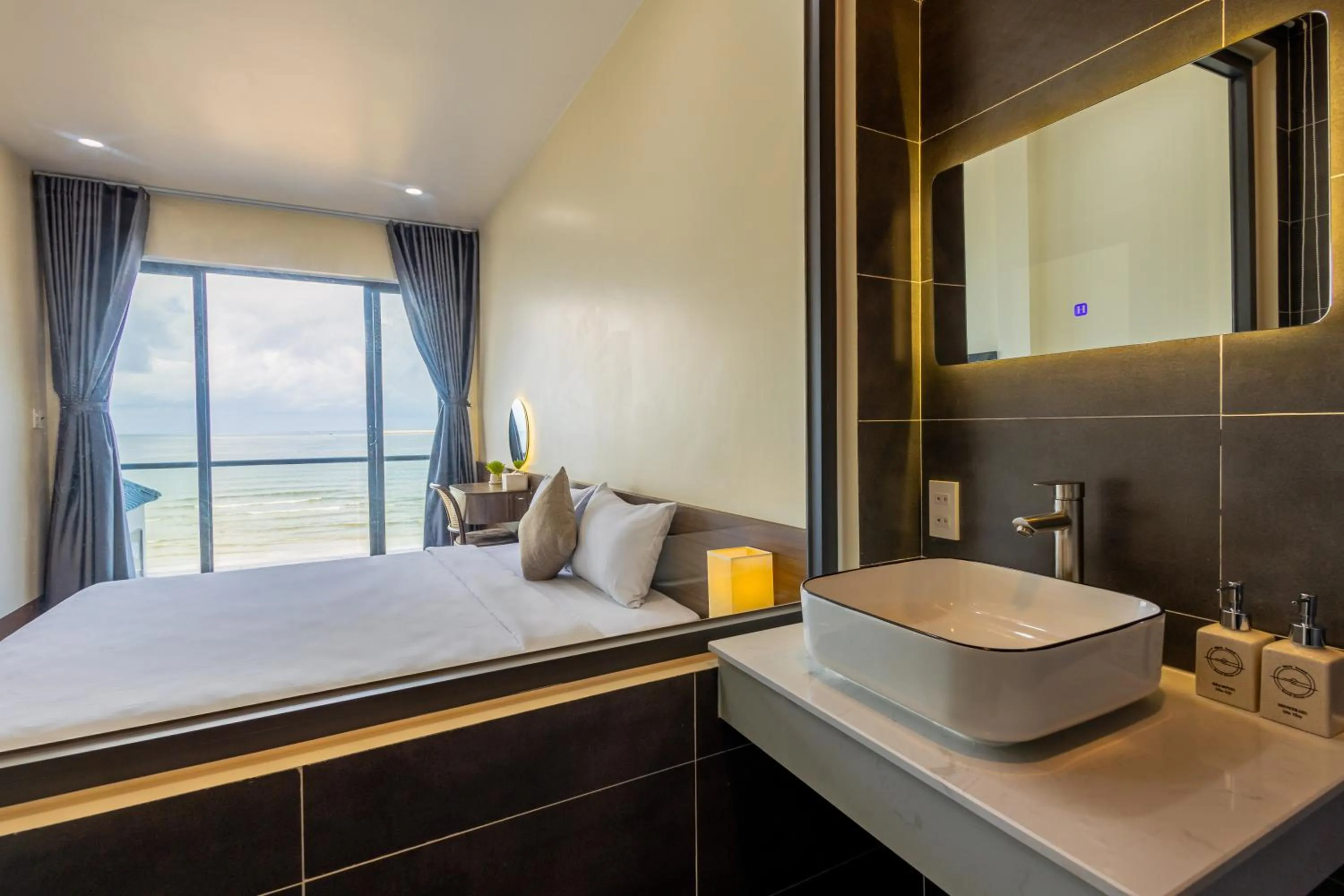 Shower, Bed in Wave Sound Beach House Phu Quoc