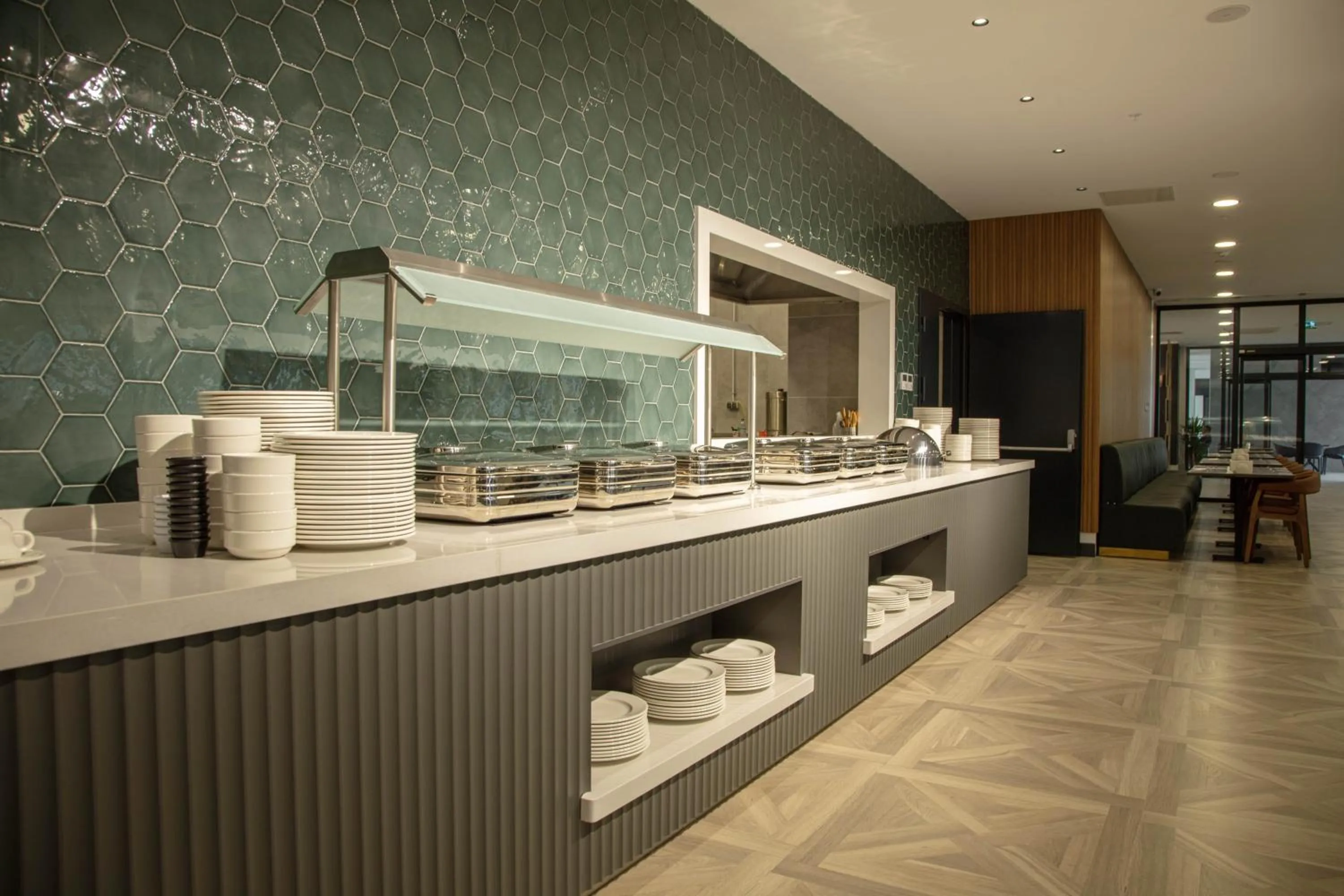 Restaurant/places to eat in V Center Hotel