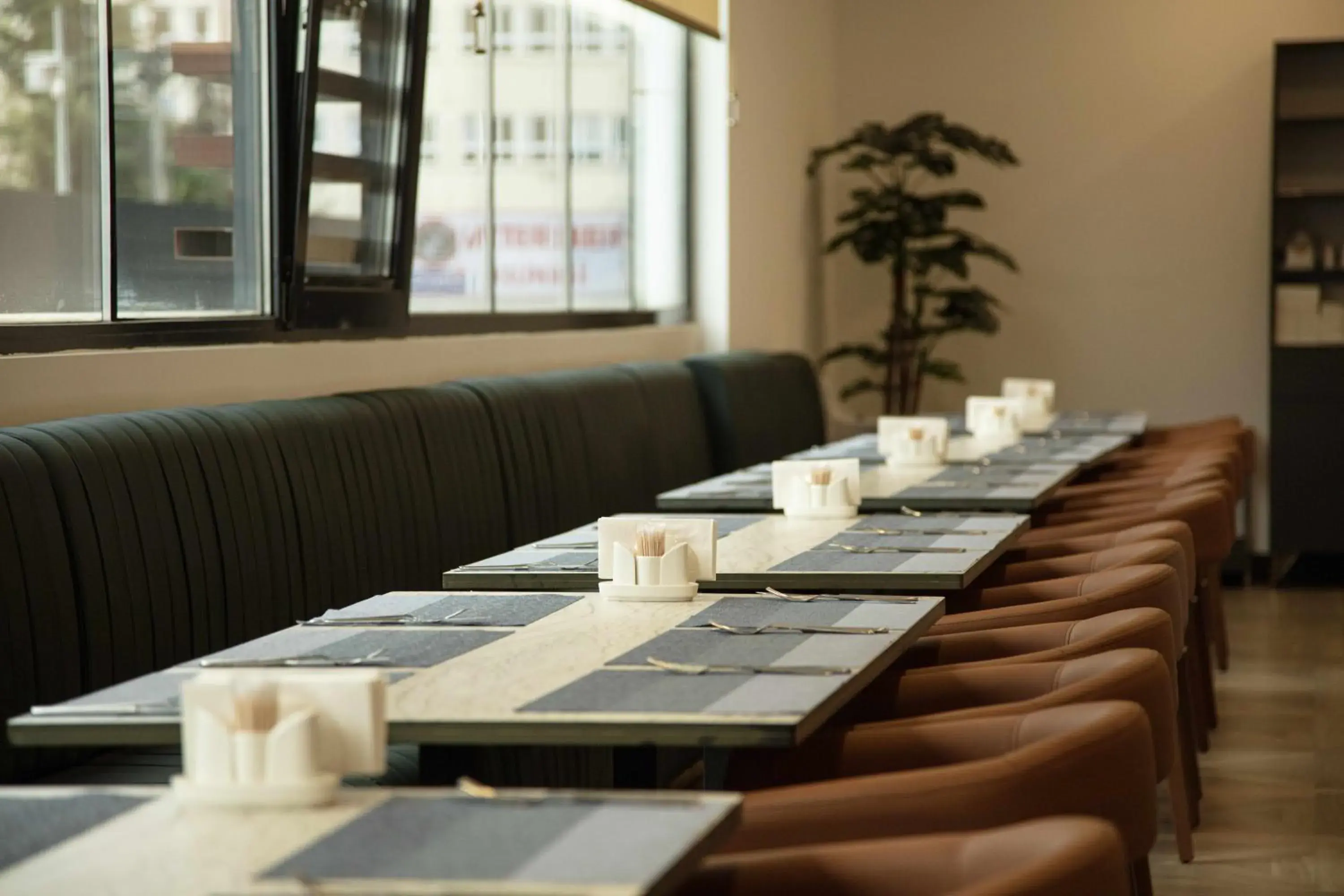 Restaurant/places to eat in V Center Hotel Restaurant/places to eat in V Center Hotel