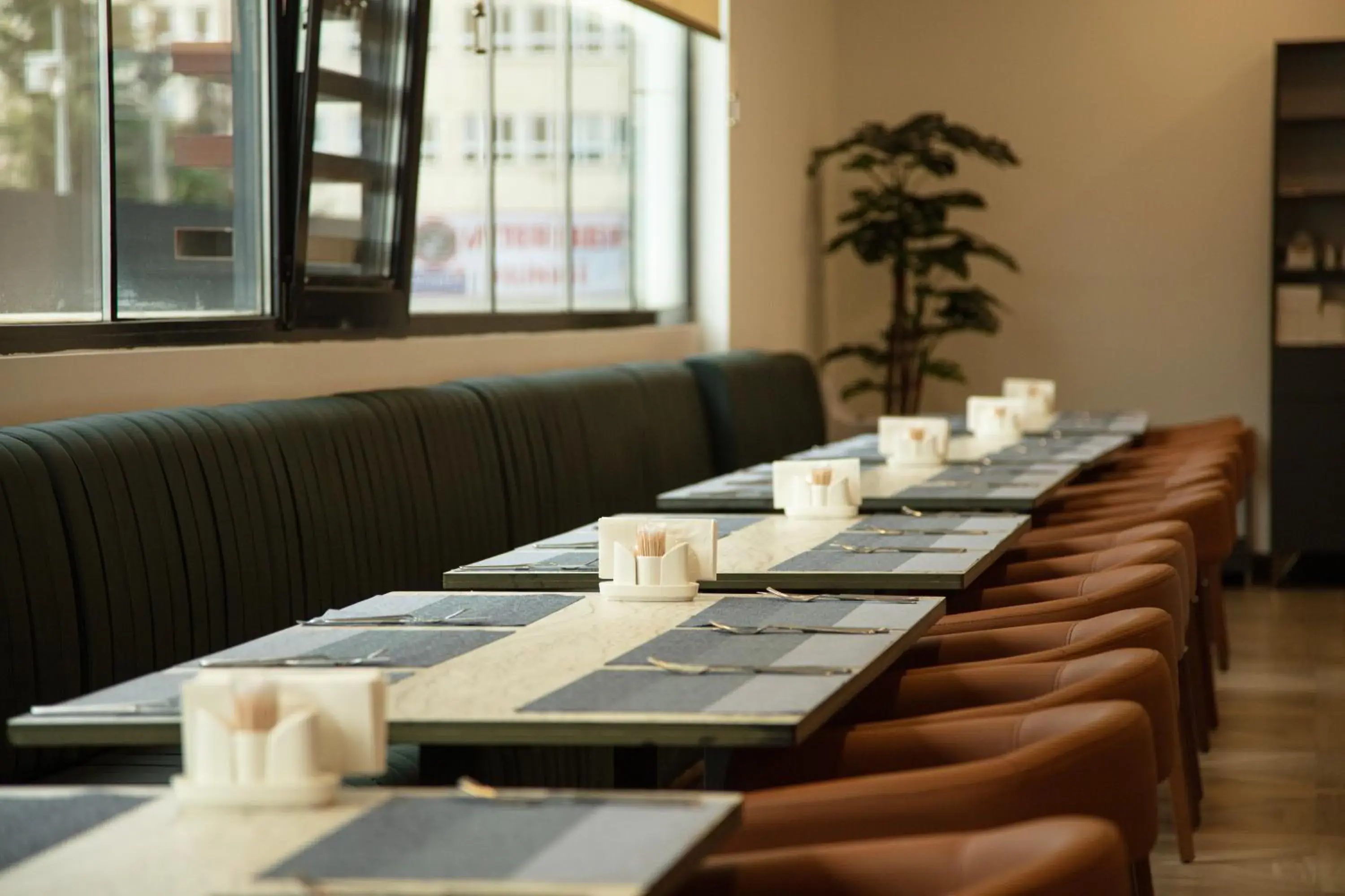 Restaurant/places to eat in V Center Hotel Restaurant/places to eat in V Center Hotel