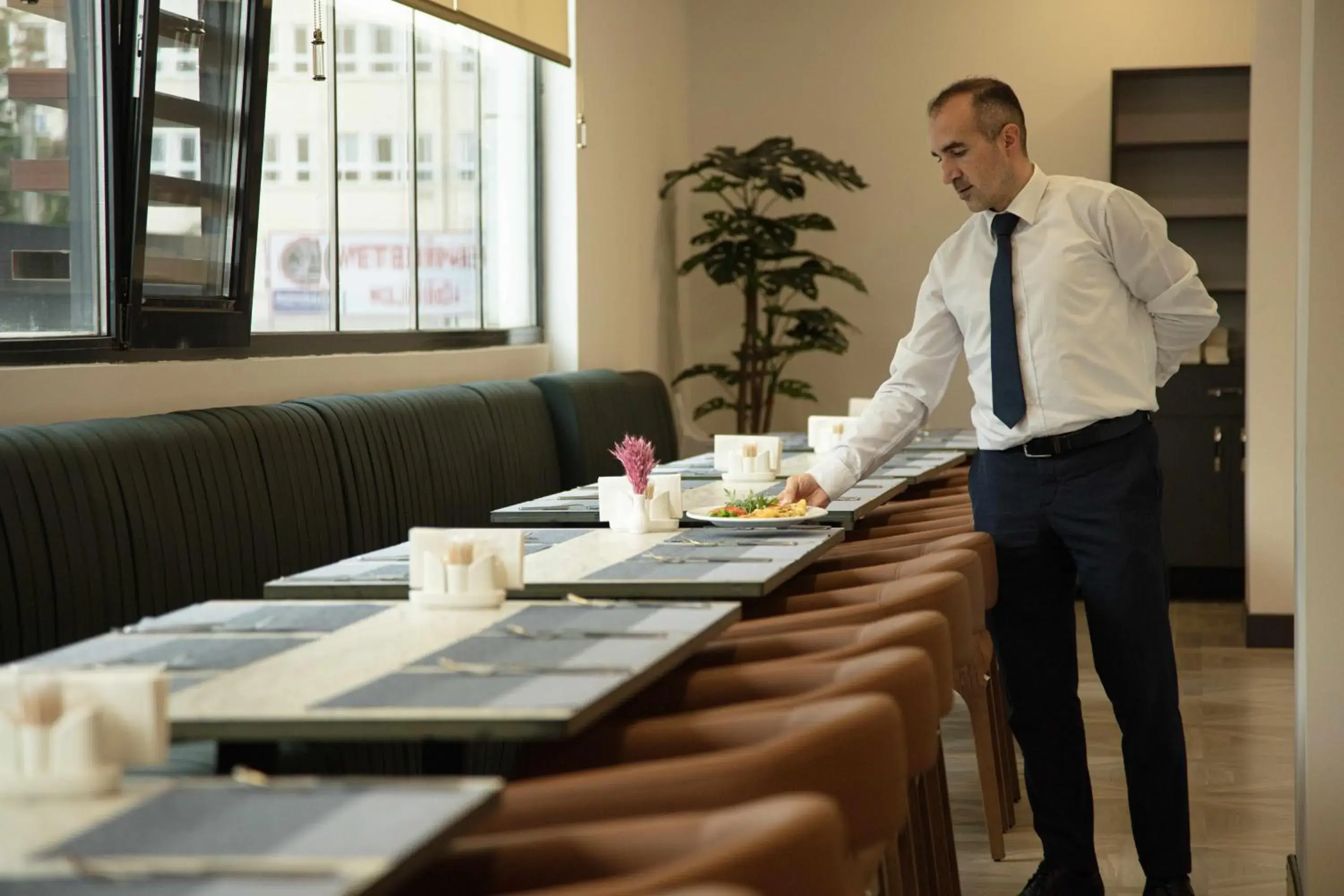 Restaurant/places to eat in V Center Hotel Restaurant/places to eat in V Center Hotel