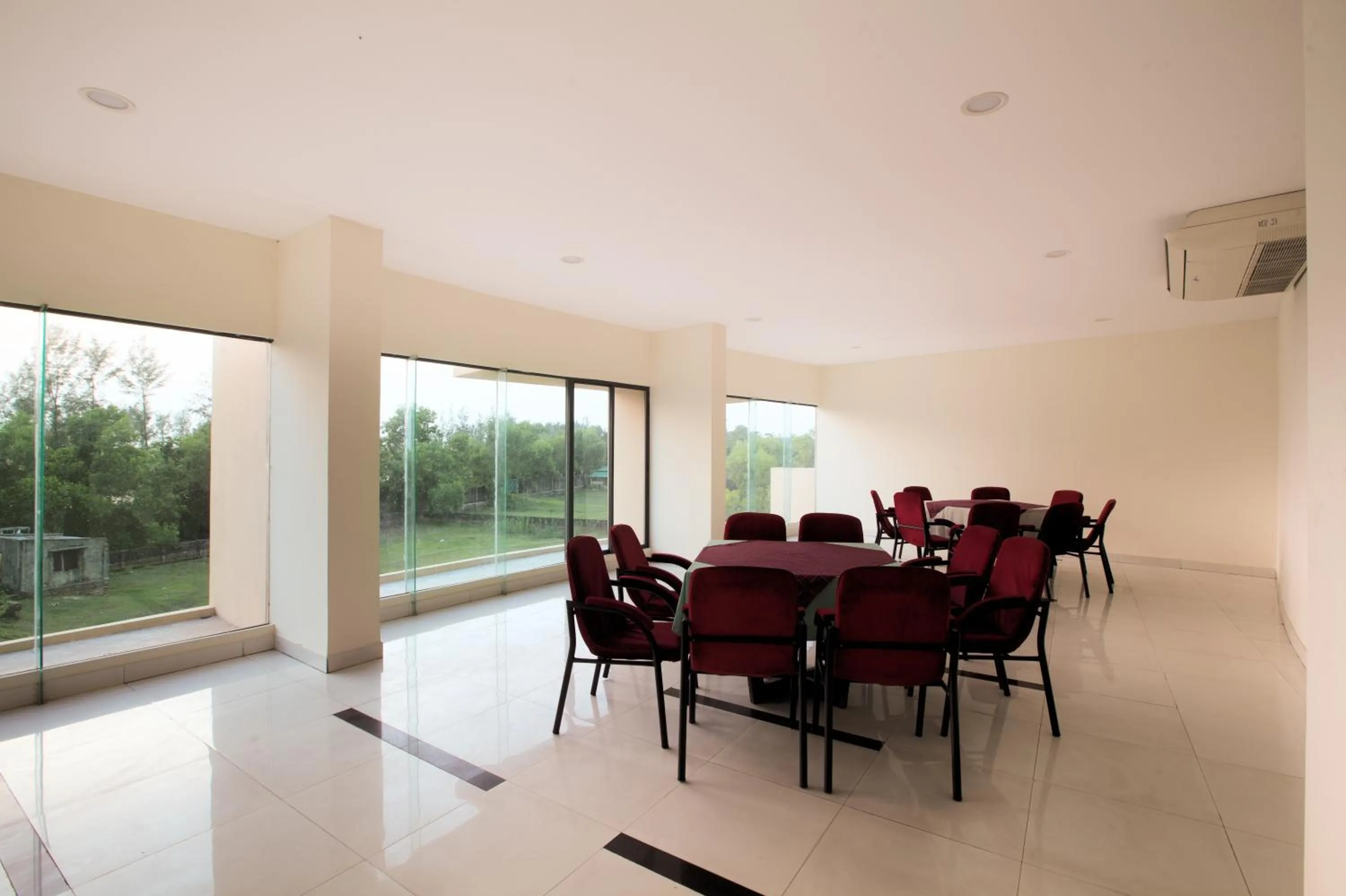 Restaurant/places to eat in Hotel Orchid Blue