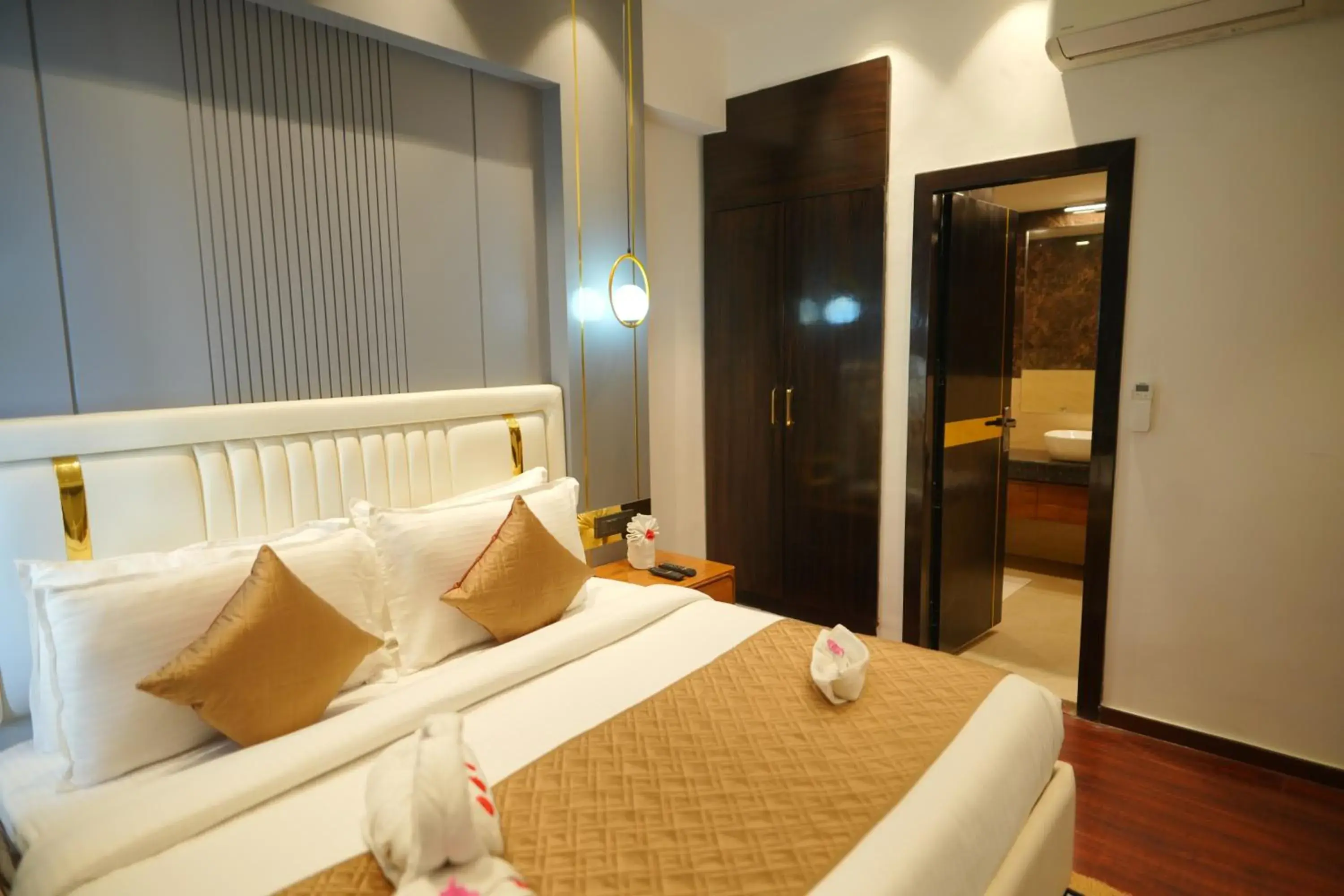 Bedroom in Comfort Inn Karnal Bedroom in Comfort Inn Karnal