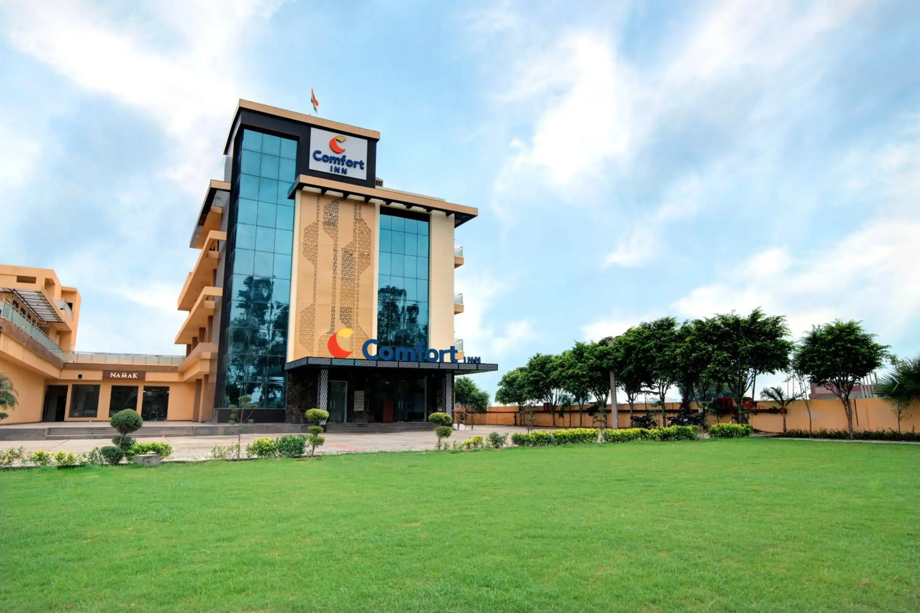 Property building in Comfort Inn Karnal Property building in Comfort Inn Karnal
