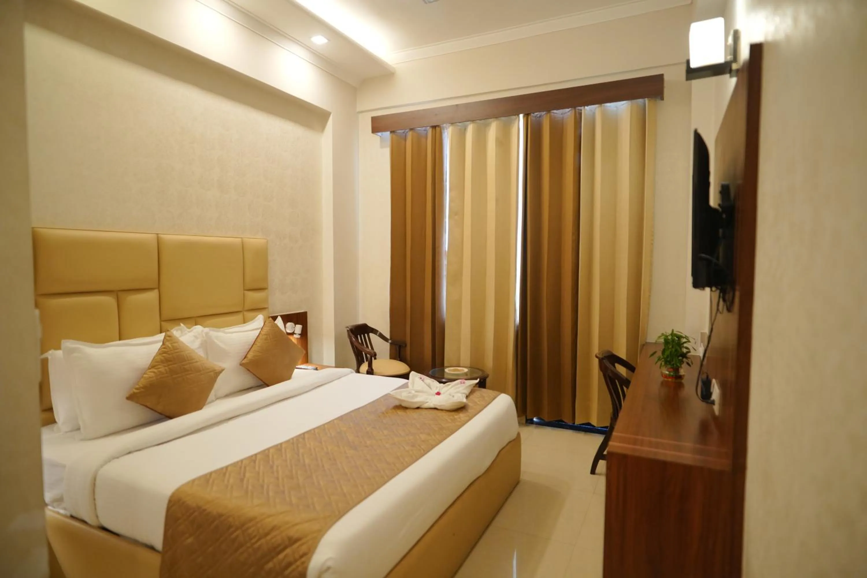 Bed in Comfort Inn Karnal