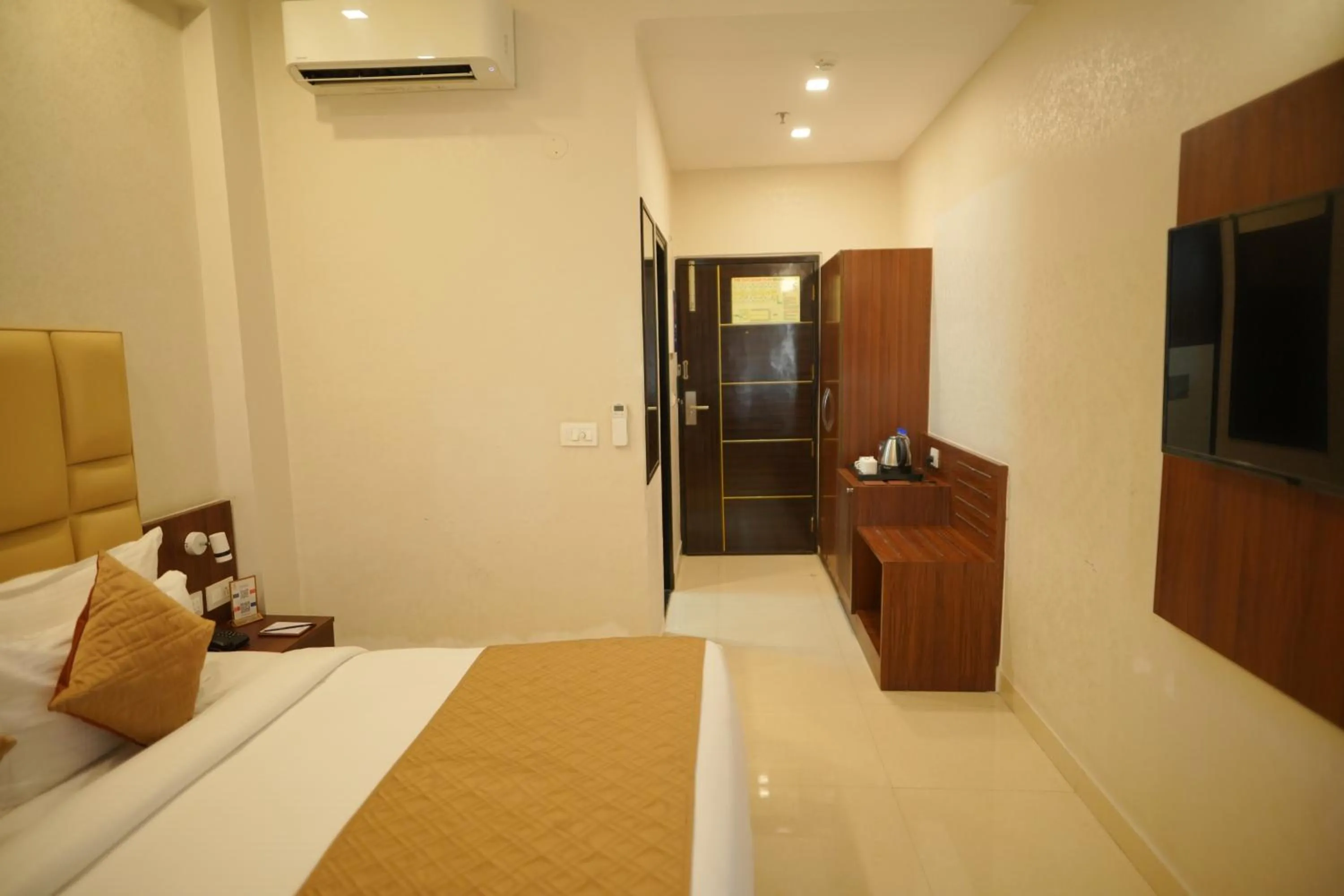 Bed in Comfort Inn Karnal