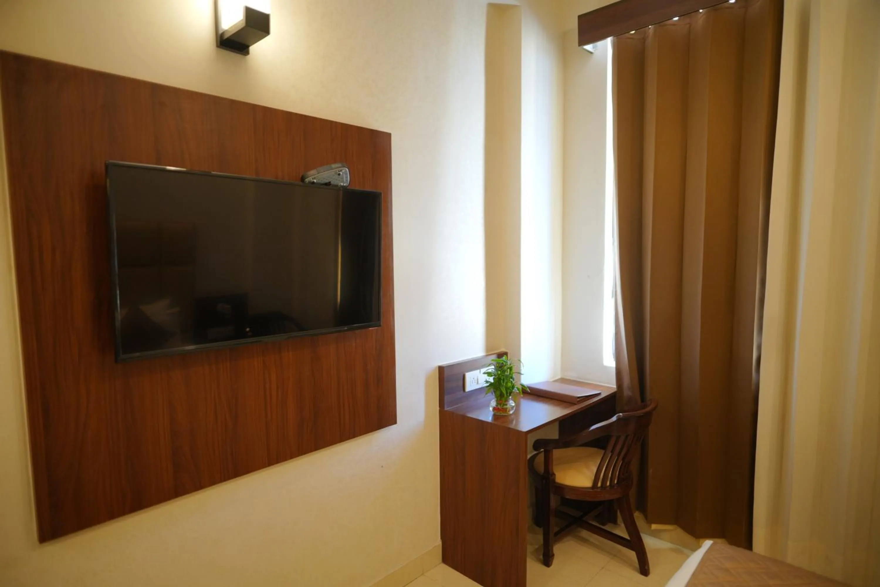 TV and multimedia in Comfort Inn Karnal