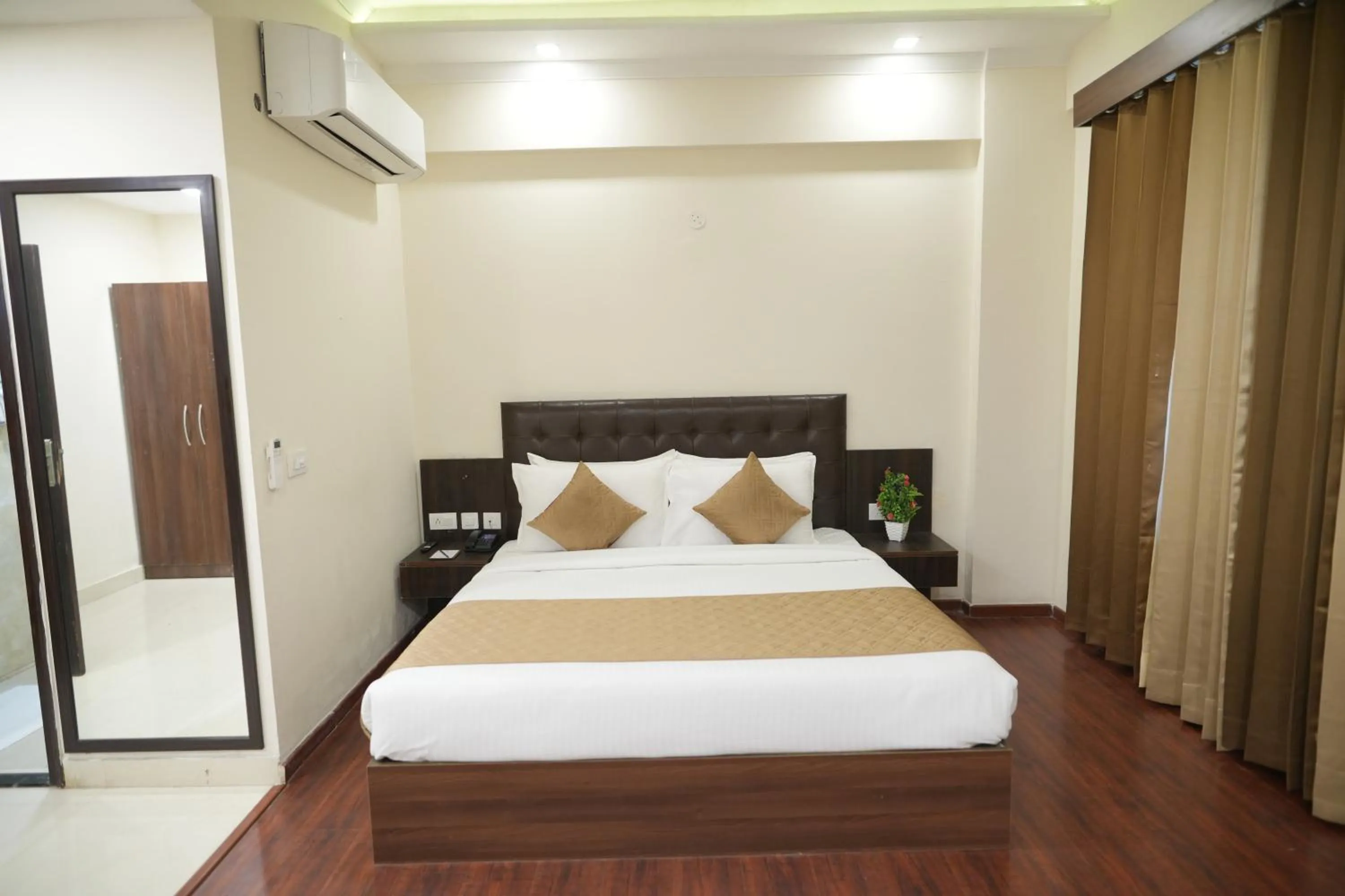 Bedroom in Comfort Inn Karnal