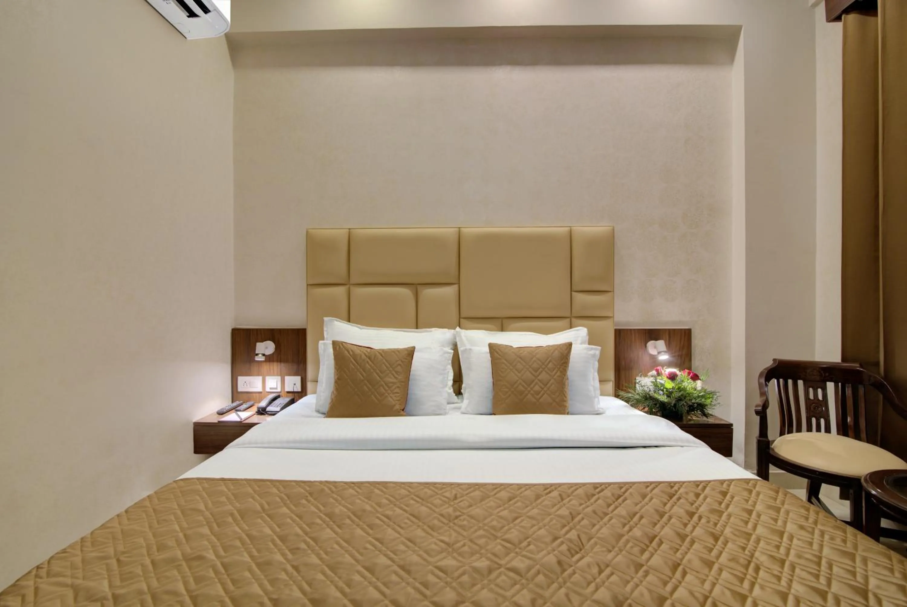 Bed in Comfort Inn Karnal