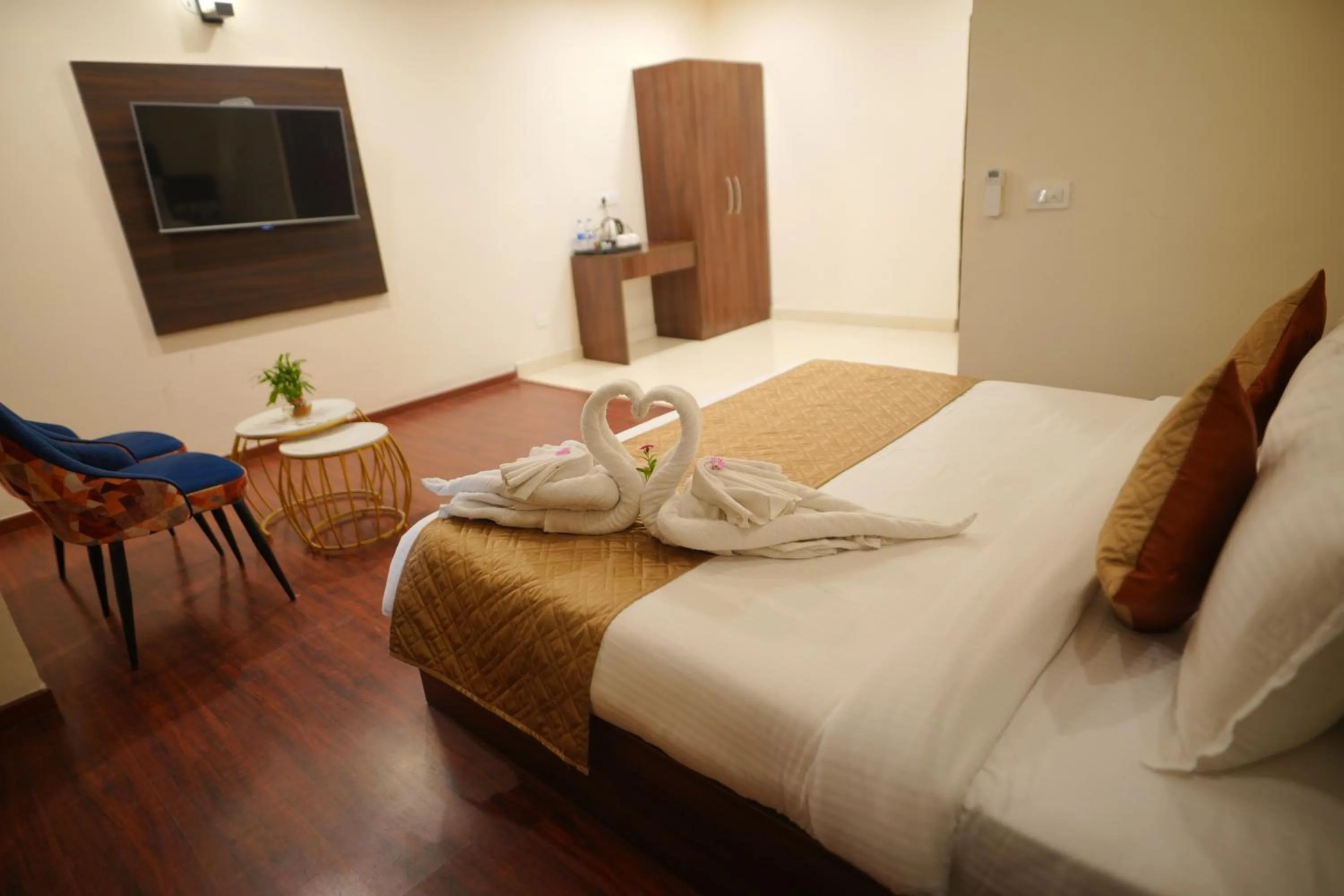 Bed in Comfort Inn Karnal