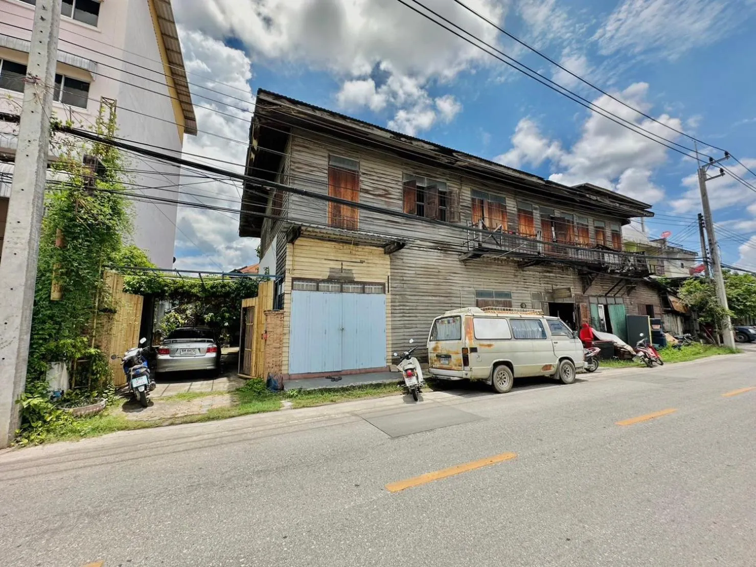 Quiet street view in Cozy Nest CNX