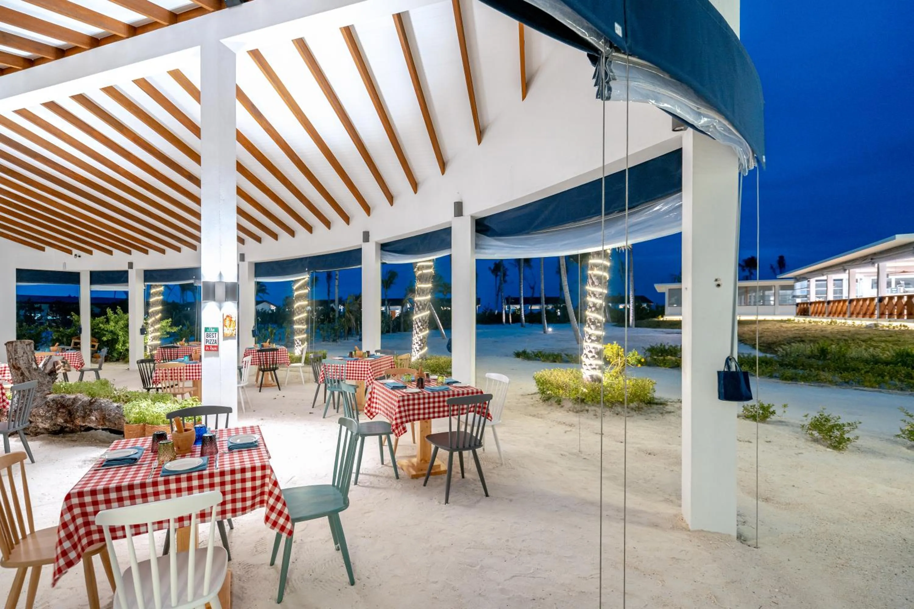 Restaurant/places to eat in Joy Island Maldives All Inclusive Resort