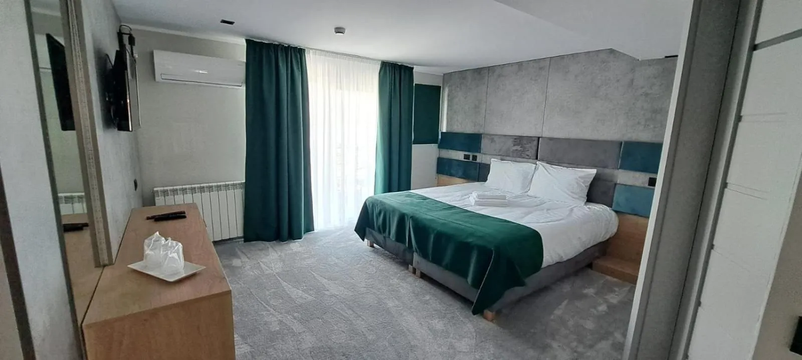 Hotel Plutitor Lebăda