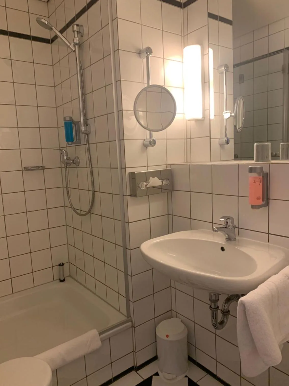 Bathroom in Hotel Sächsischer Hof