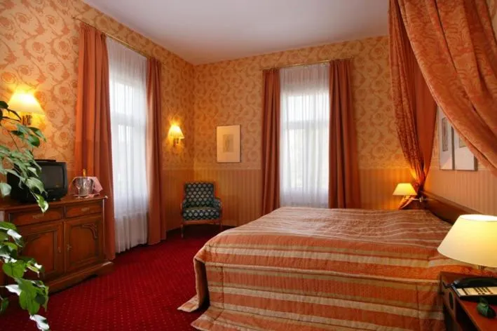 Bedroom, Bed in Hotel Sächsischer Hof