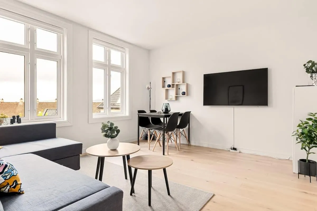 TV and multimedia in Dinbnb Apartments I Views & Street Parking in Sandviken