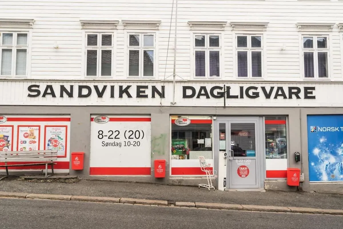Day in Dinbnb Apartments I Views & Street Parking in Sandviken