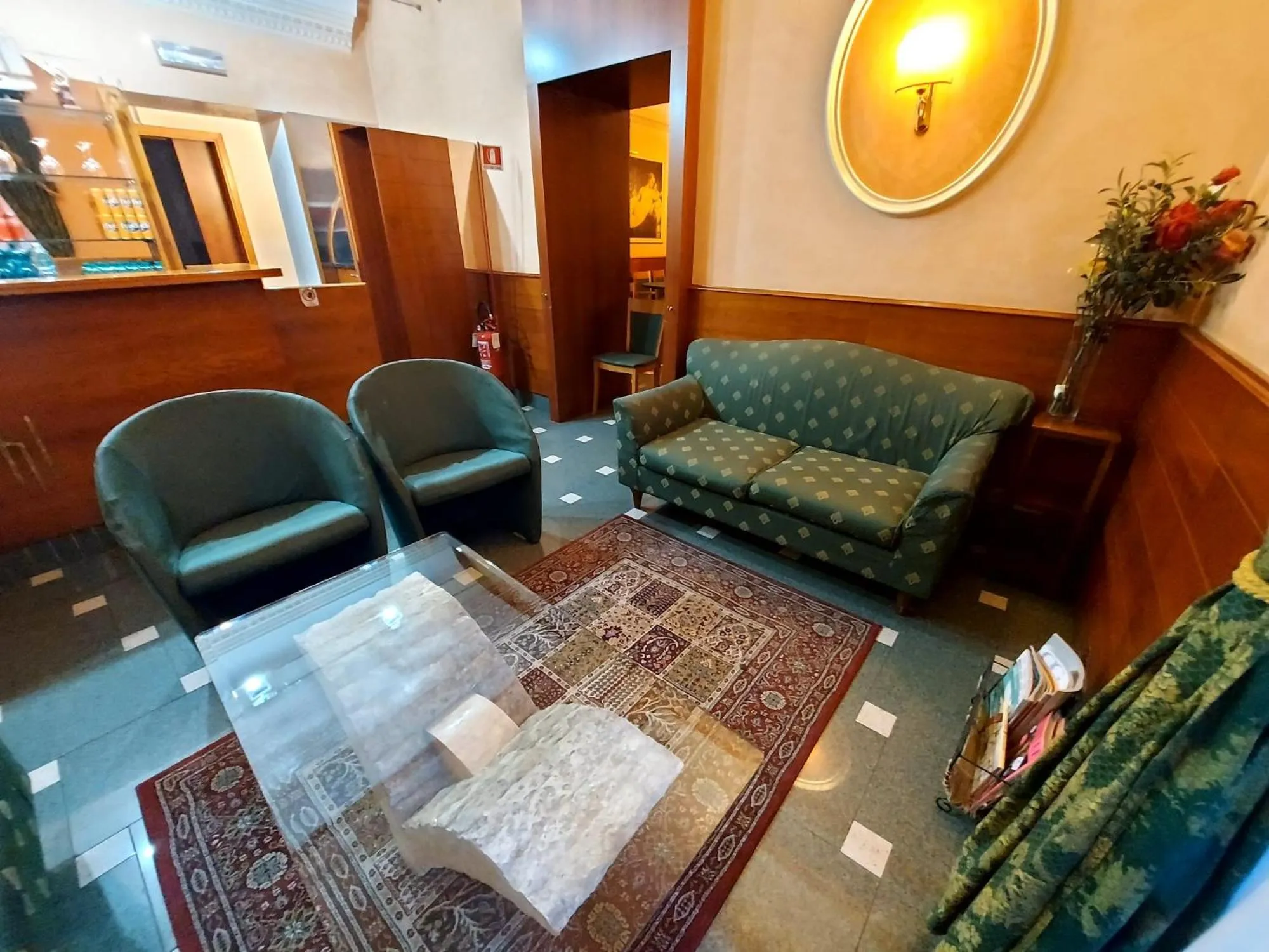 Seating area in Hotel Positano 2
