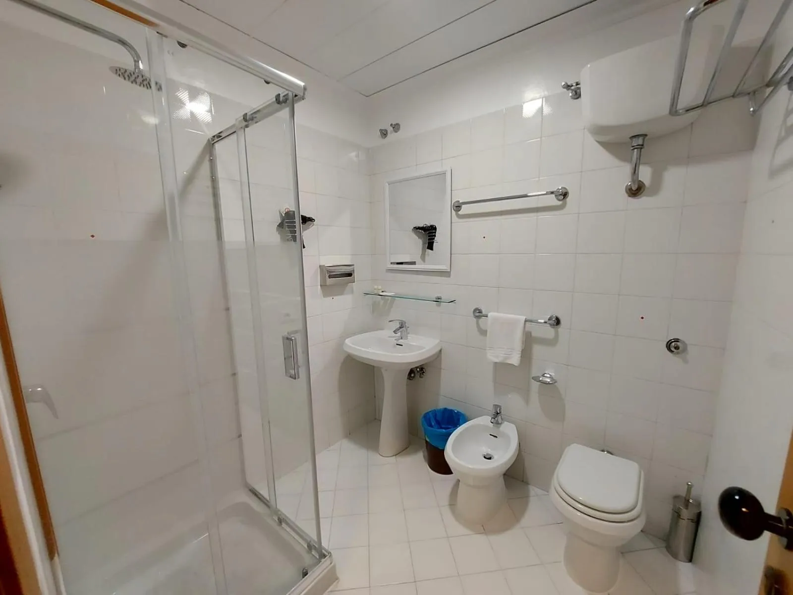 Shower in Hotel Positano 2