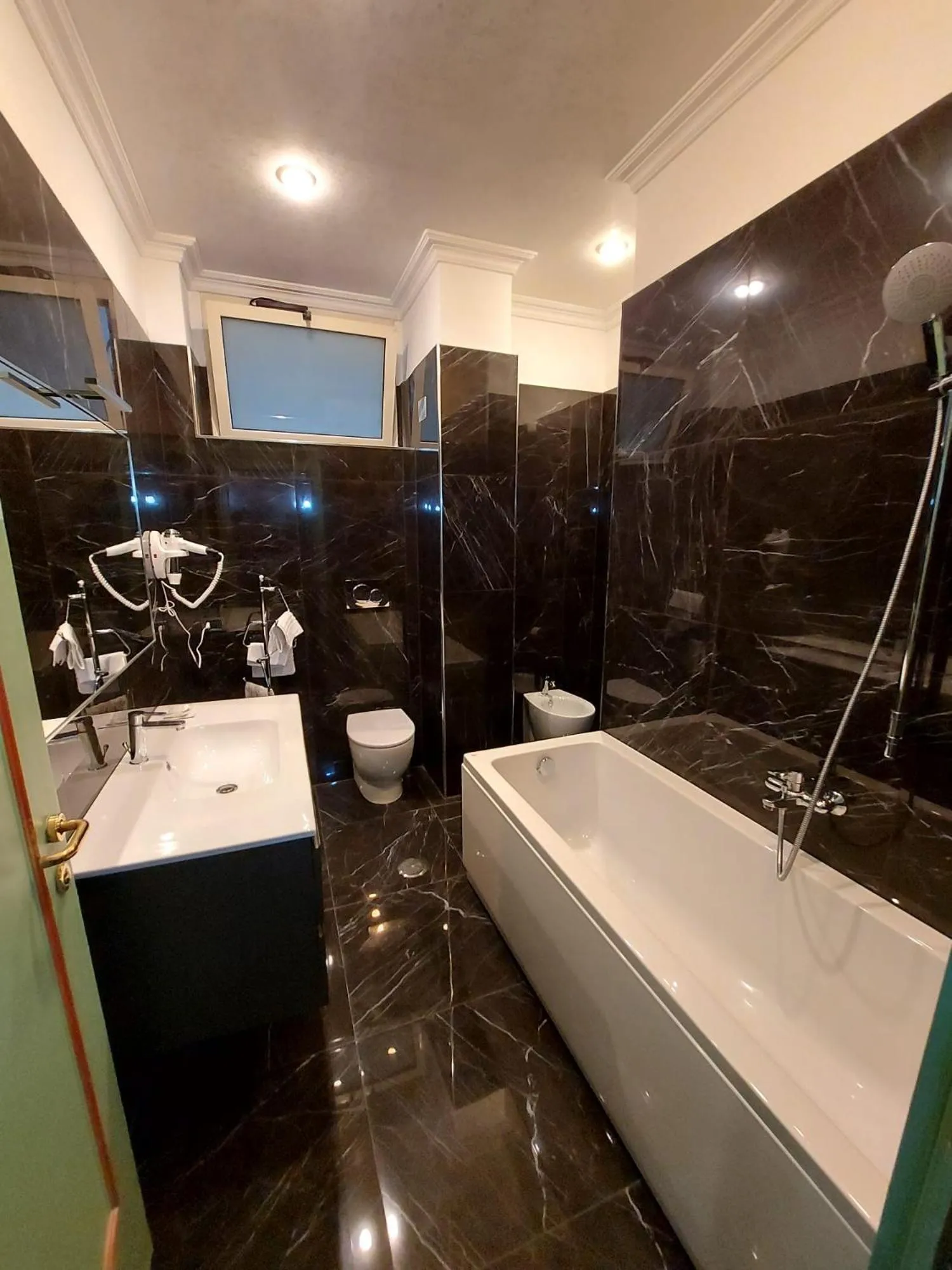 Shower in Hotel Positano 2