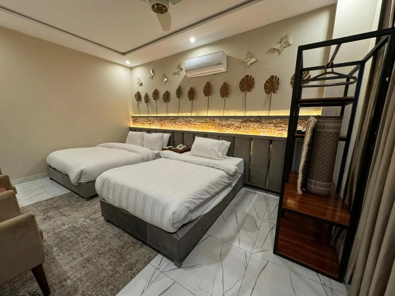 Bed in Shelton Boulevard Hotel Lahore