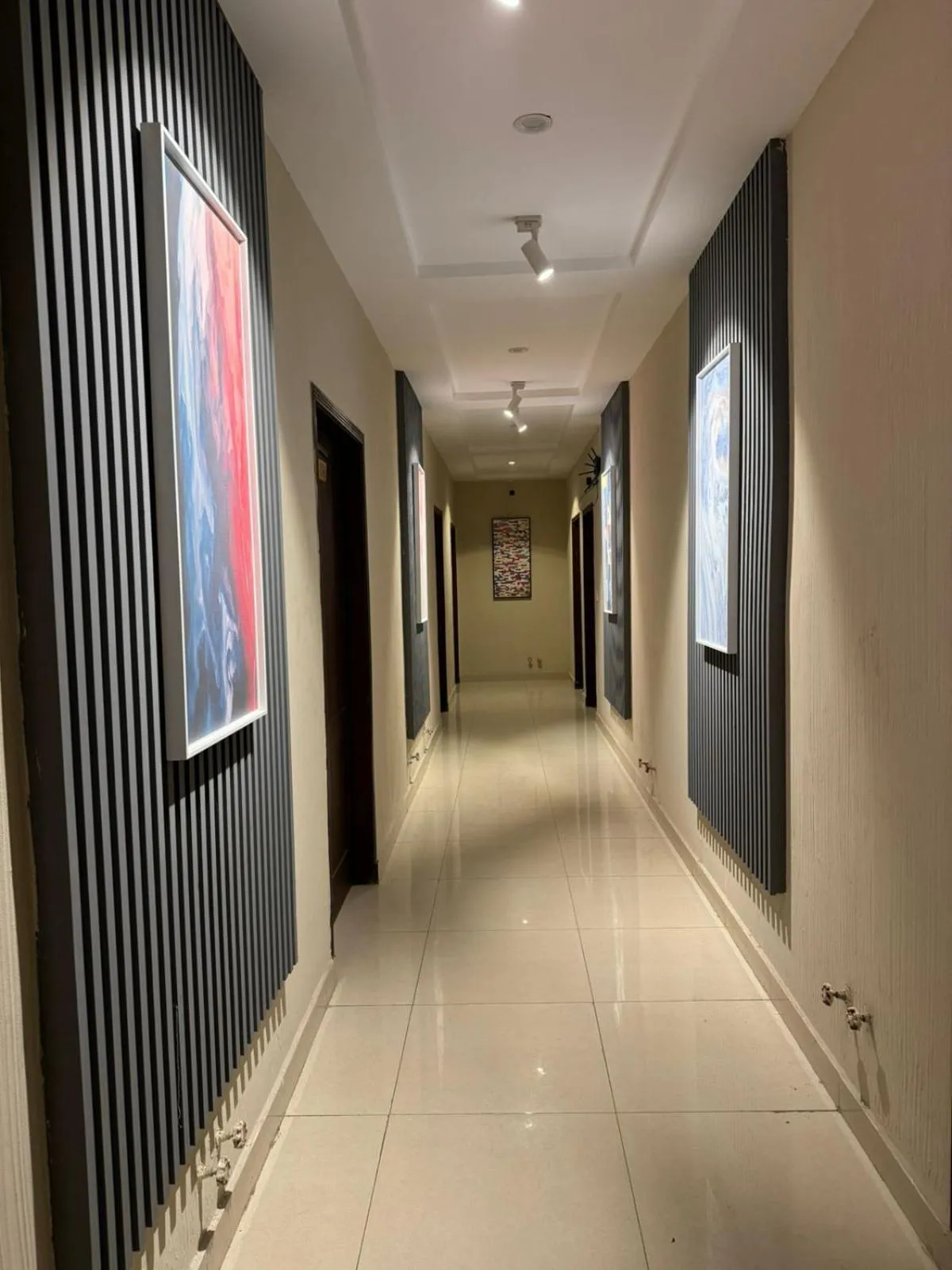 Shelton Boulevard Hotel Lahore