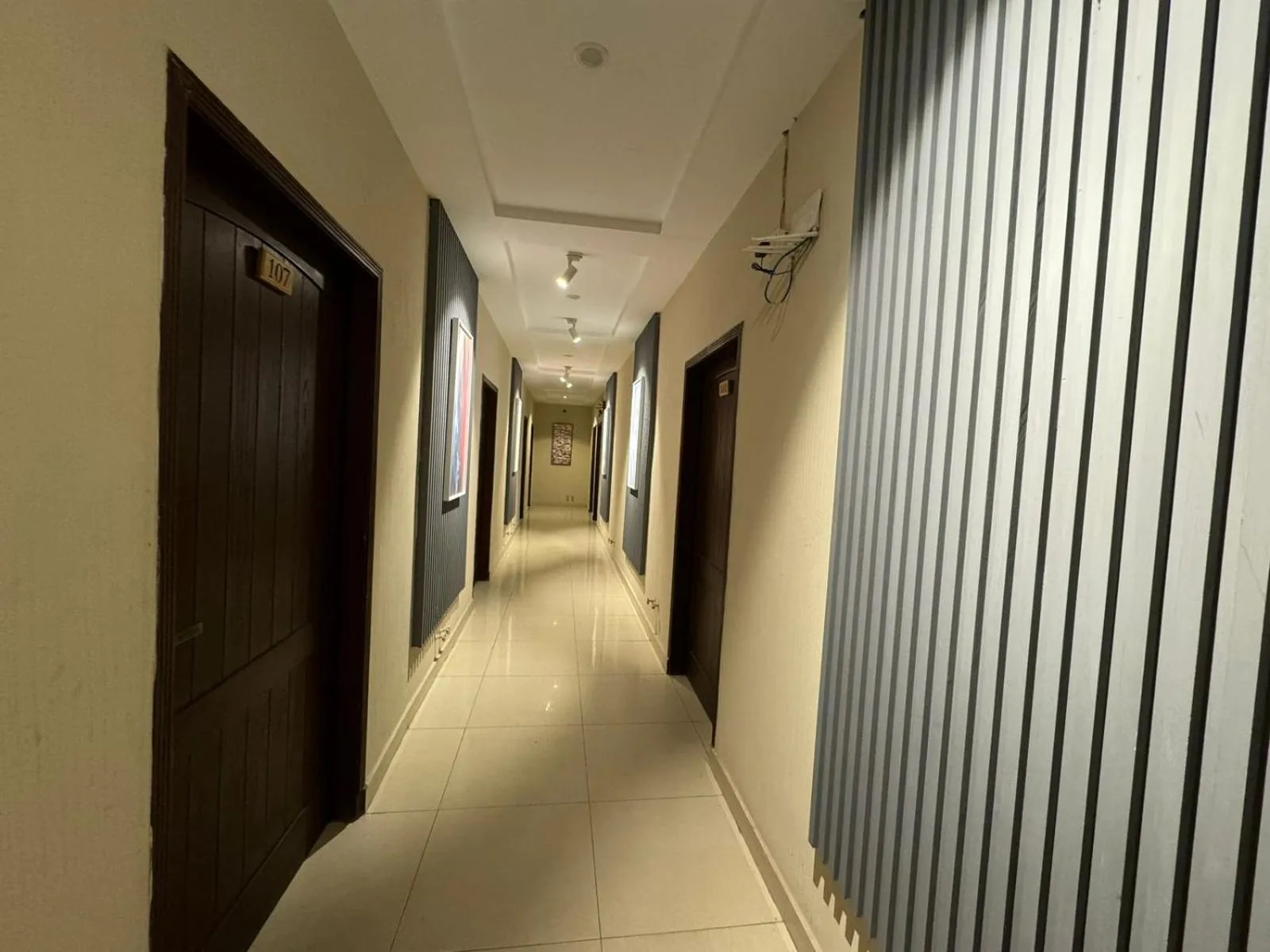 Shelton Boulevard Hotel Lahore