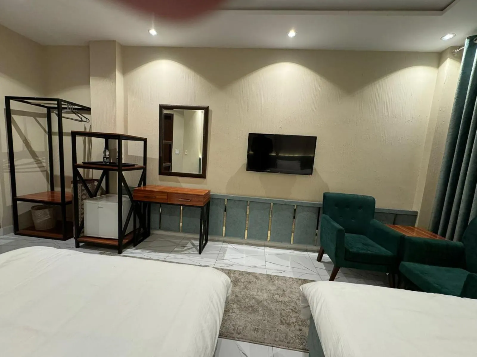 Bed in Shelton Boulevard Hotel Lahore