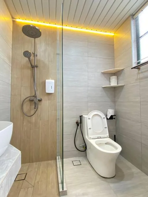 Luscious~ Walking Distance to SEE, SHOP and EAT