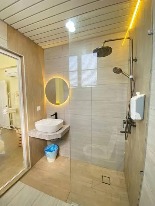 Luscious~ Walking Distance to SEE, SHOP and EAT