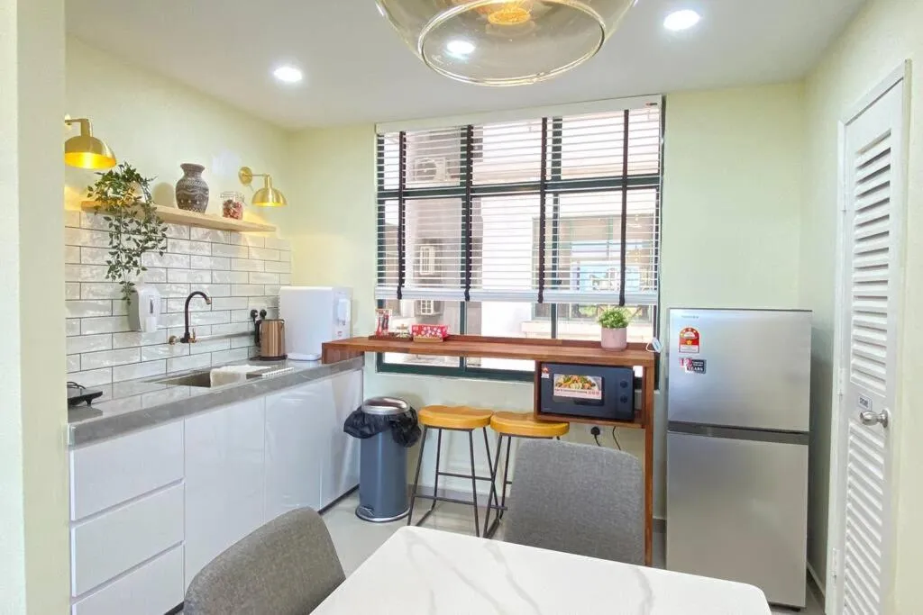 Luscious~ Walking Distance to SEE, SHOP and EAT