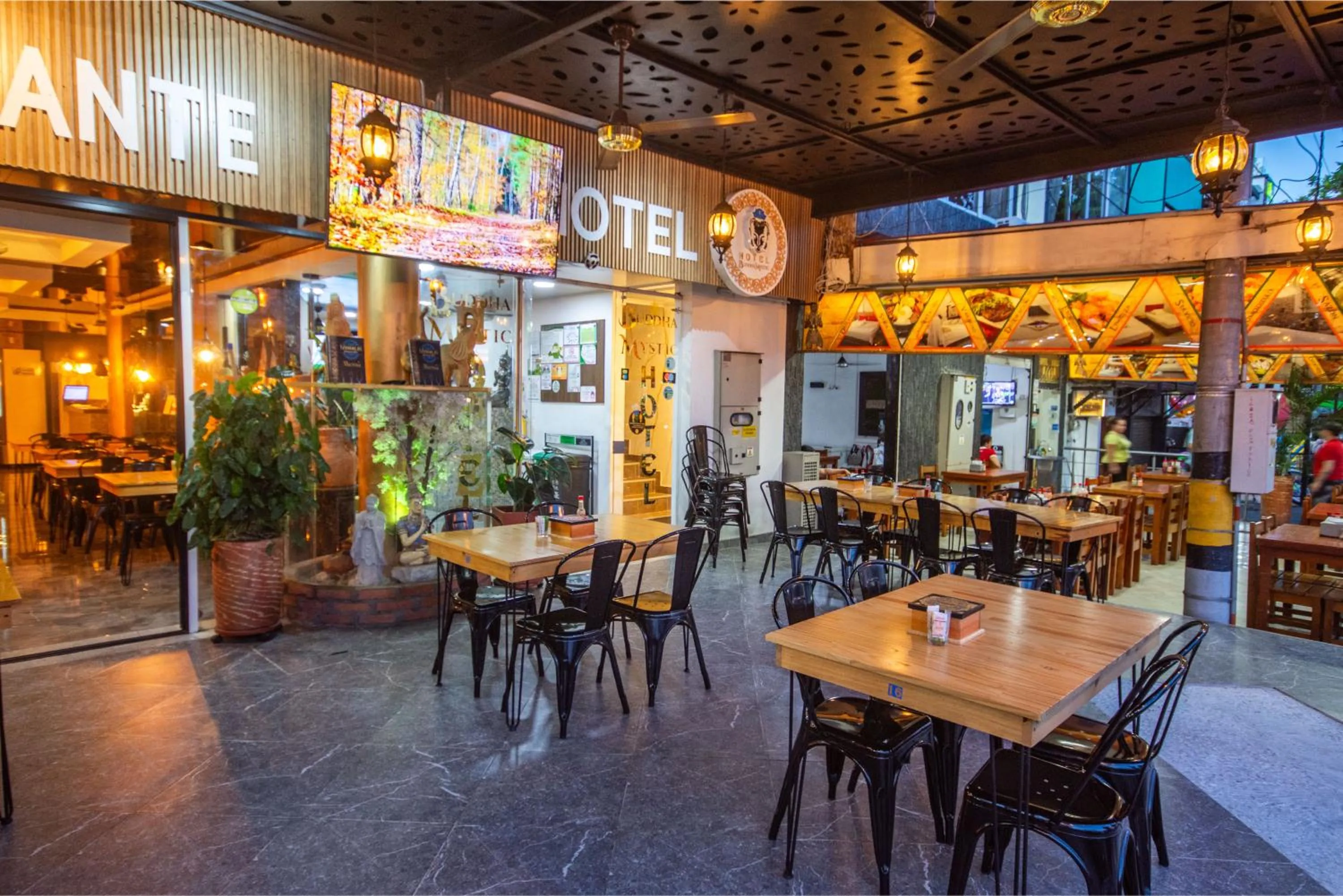 Restaurant/places to eat in Hotel Buddha Mystic By Del Toro