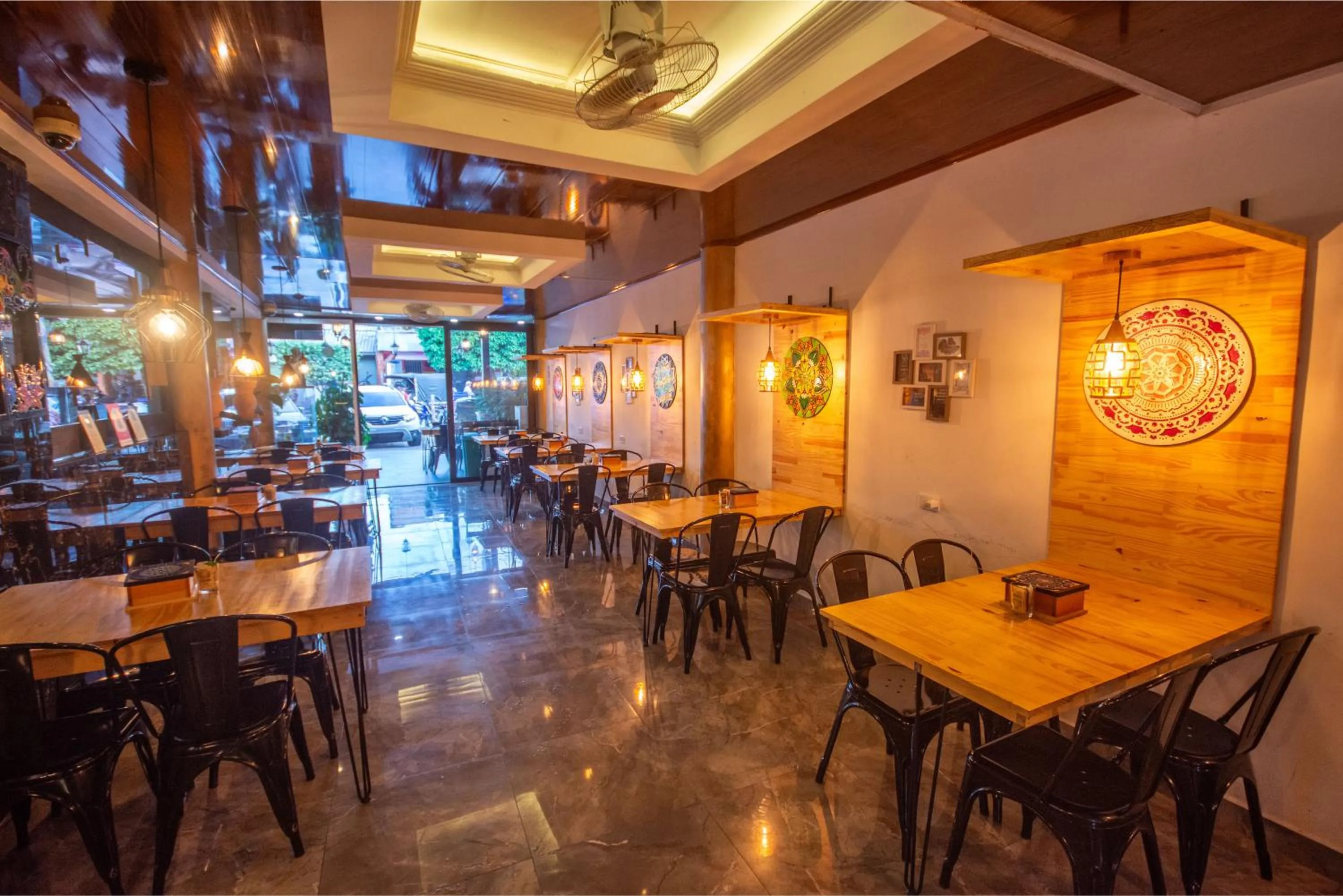 Restaurant/places to eat in Hotel Buddha Mystic By Del Toro