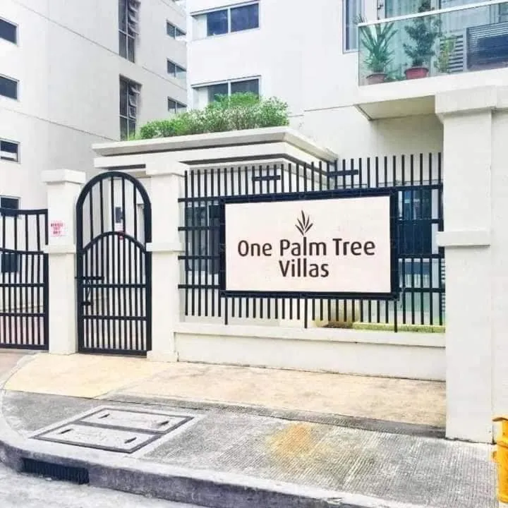 One Palm and Two Palm Tree Villas