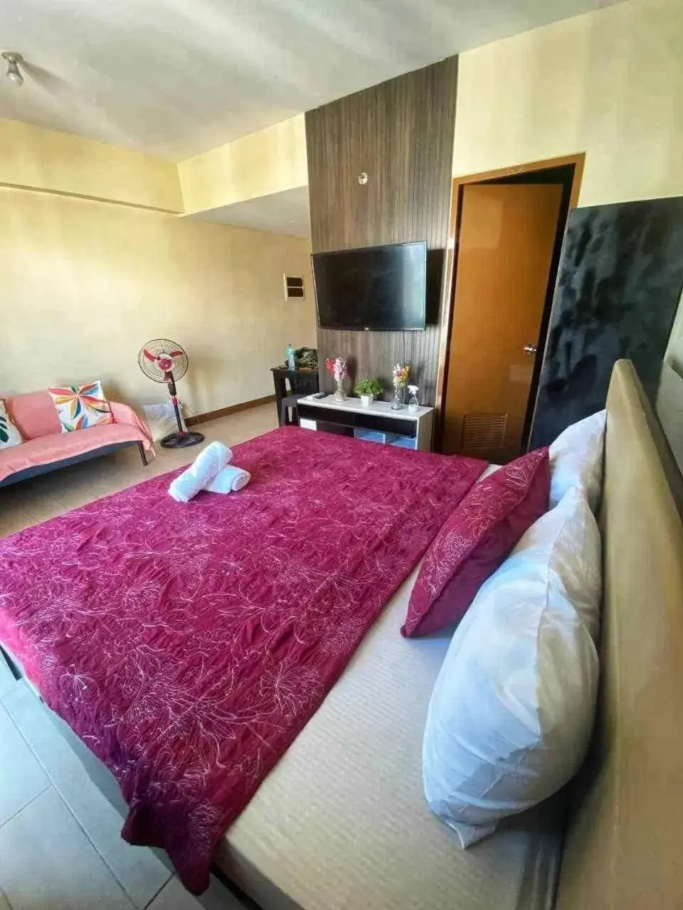 Bed in One Palm and Two Palm Tree Villas Bed in One Palm and Two Palm Tree Villas