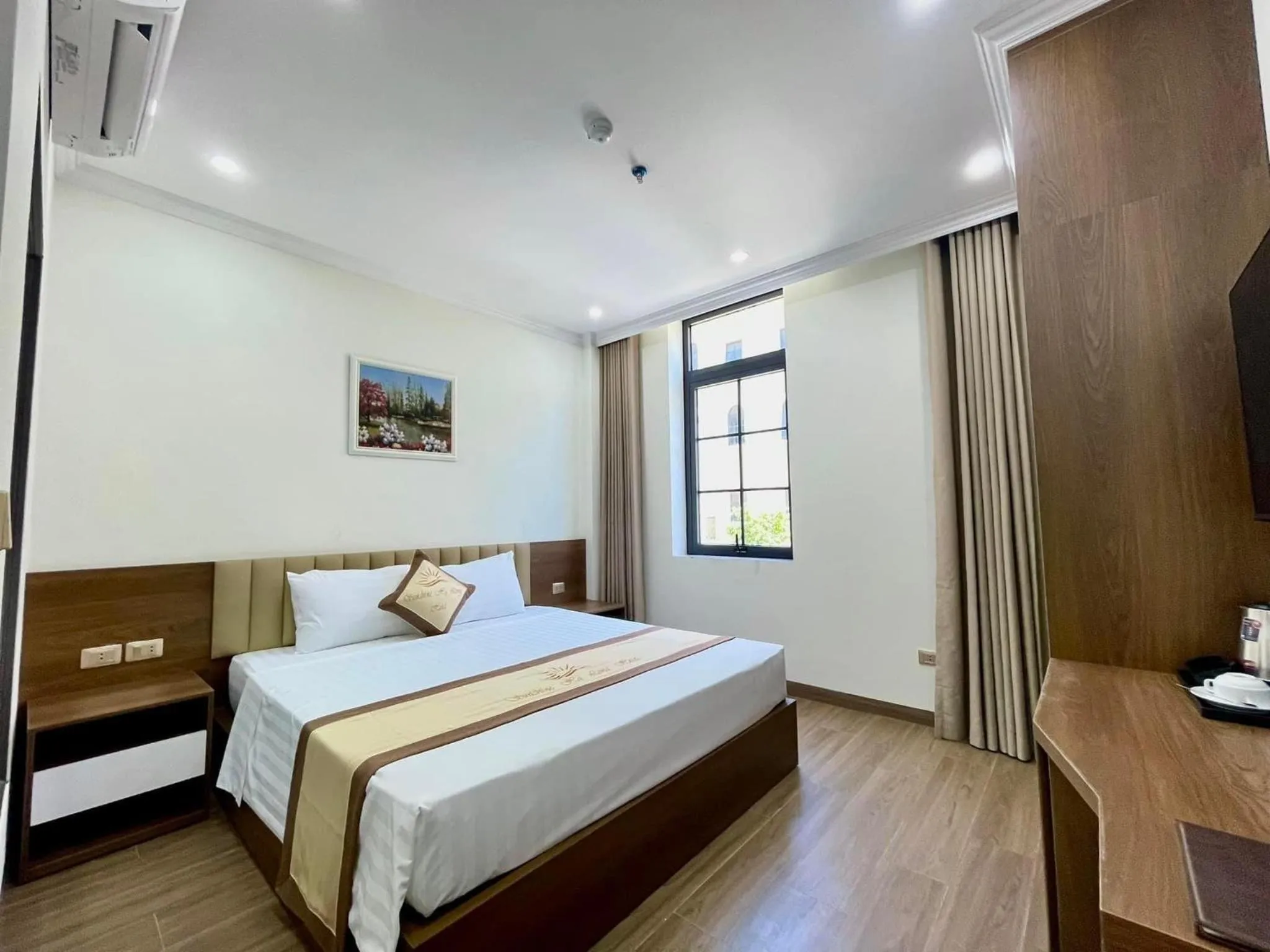 Bed in Sunshine Hạ Long Hotel