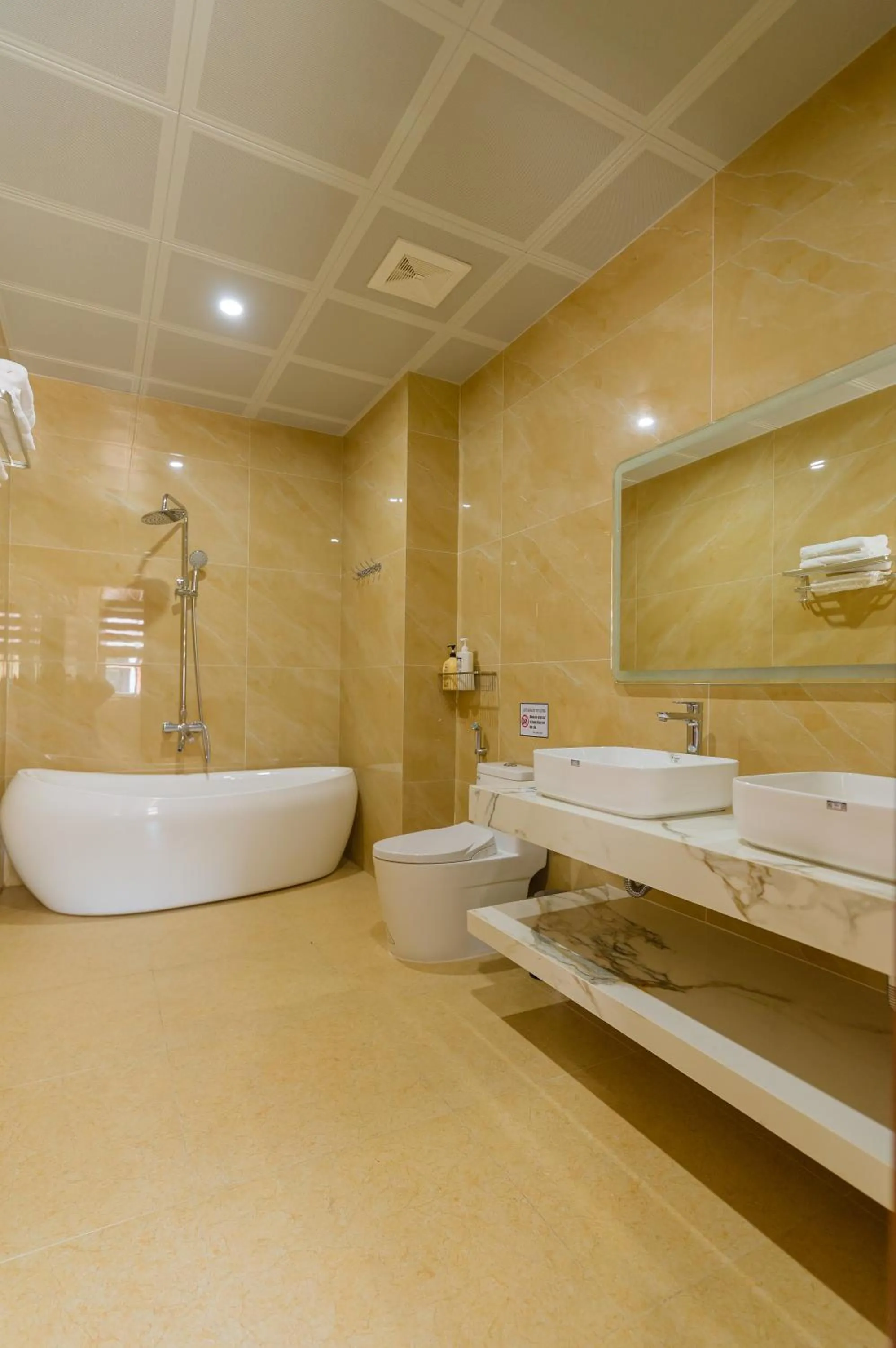 Bath in Sunshine Hạ Long Hotel