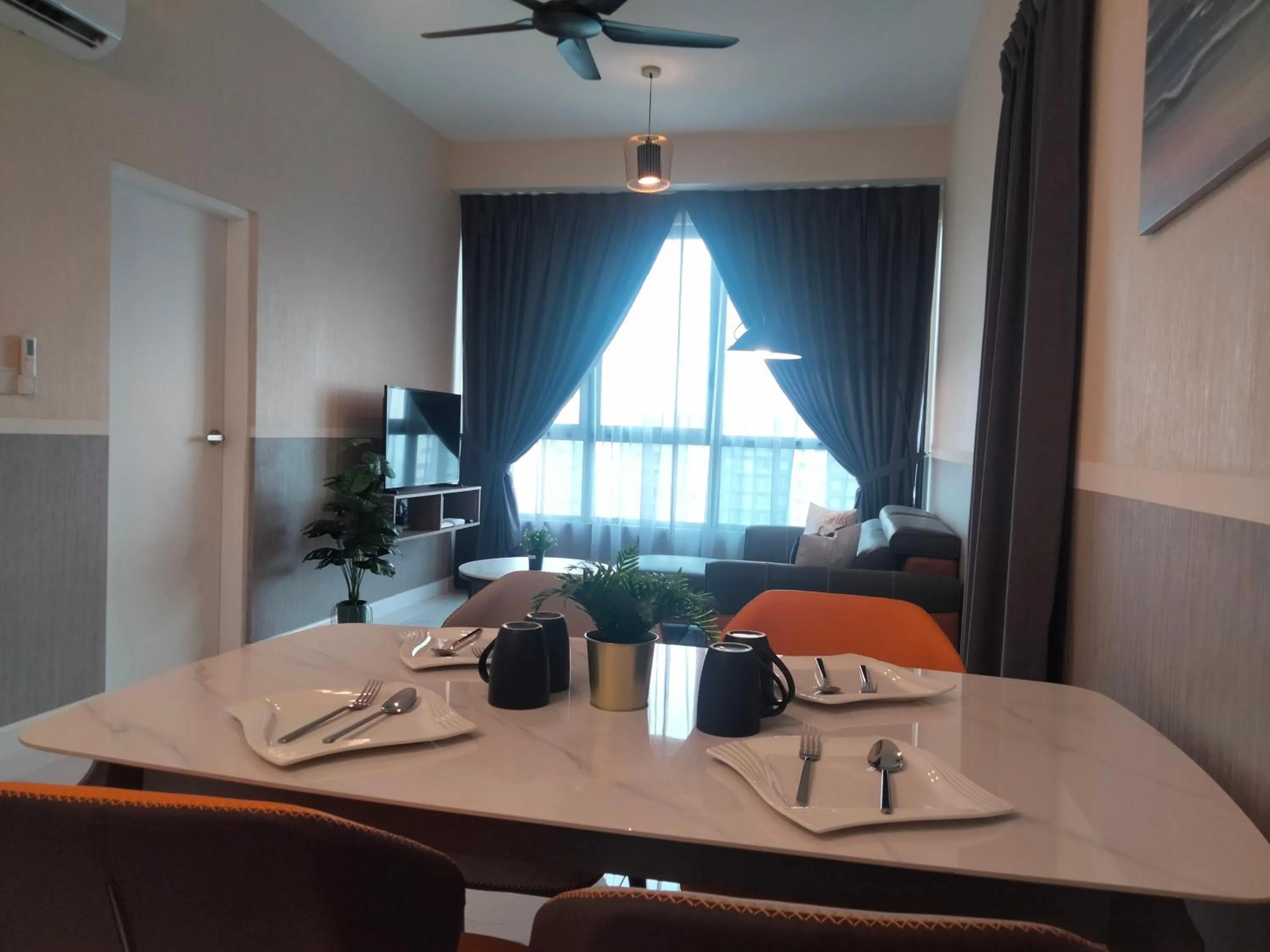 Living room in Cubic Botanical Suites Bangsar South by HomeBrickz