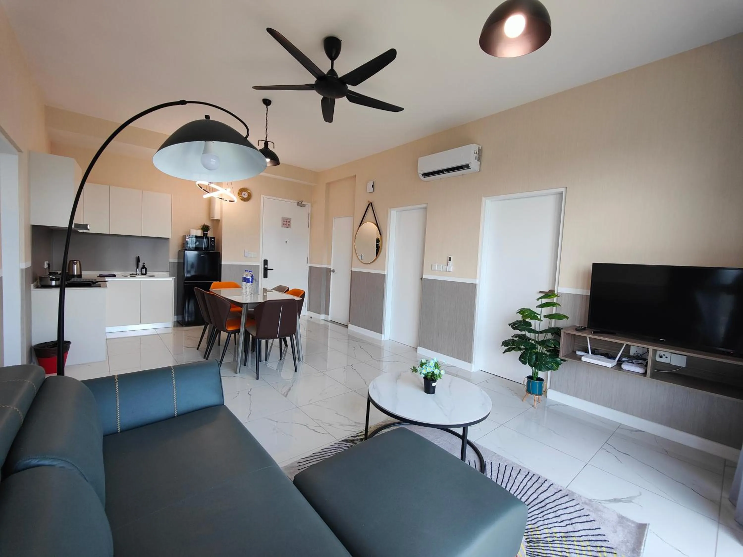 Living room in Cubic Botanical Suites Bangsar South by HomeBrickz