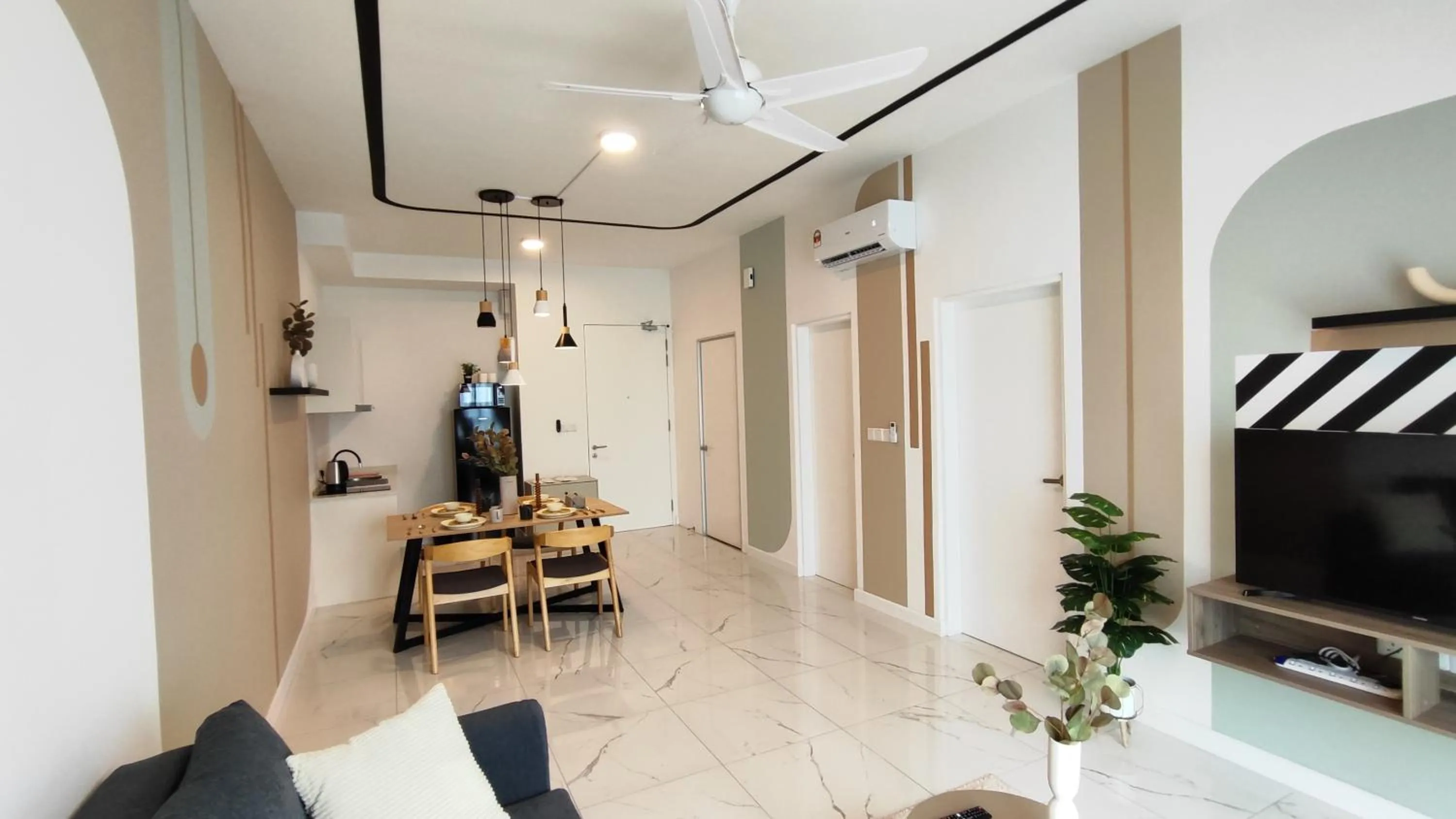 Living room in Cubic Botanical Suites Bangsar South by HomeBrickz