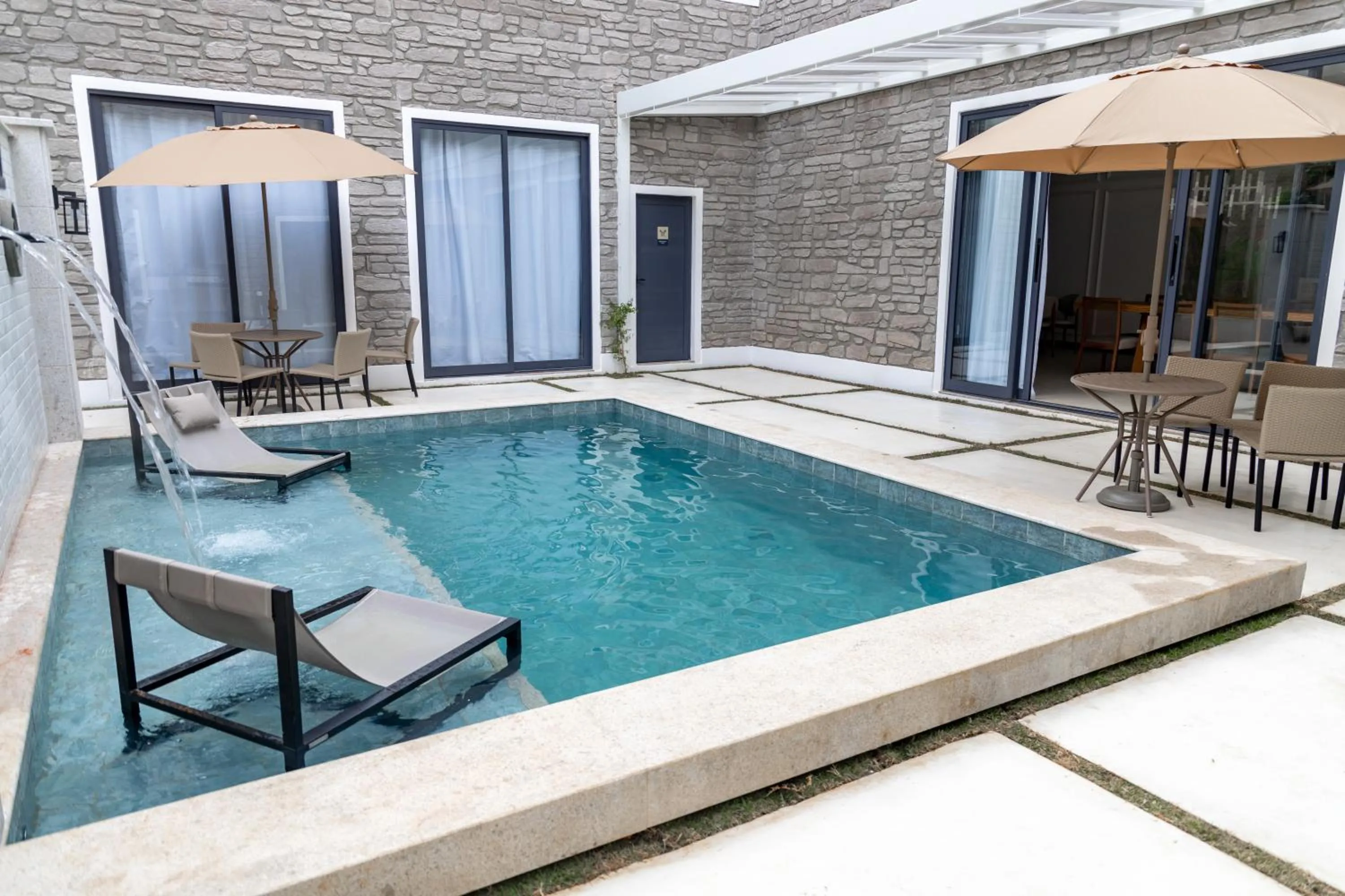 Swimming pool in Pousada e Cerimonial Itamaraty