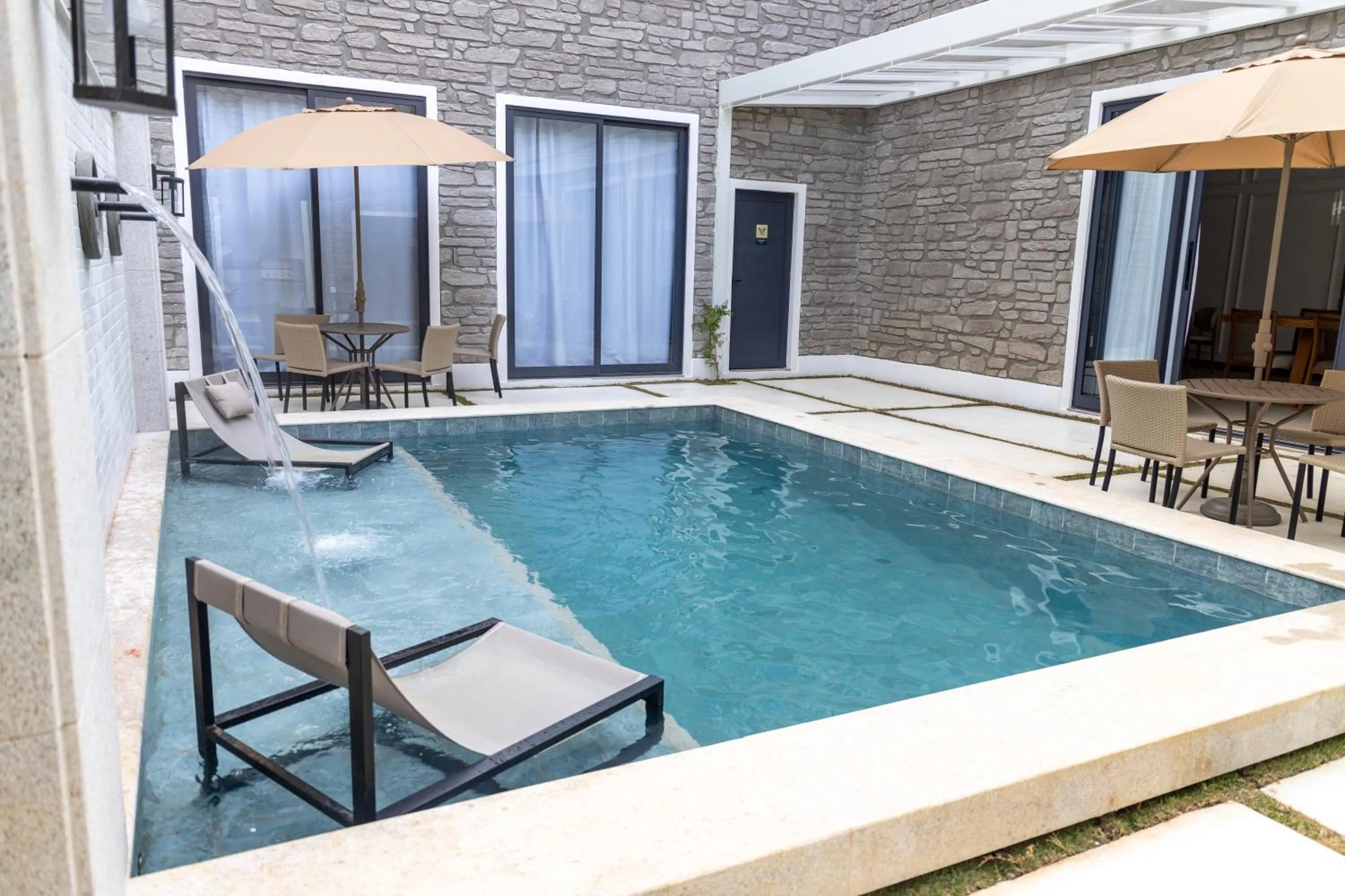 Swimming pool in Pousada e Cerimonial Itamaraty