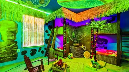 Opulent Villa in Resort Near Theme Parks & Shops