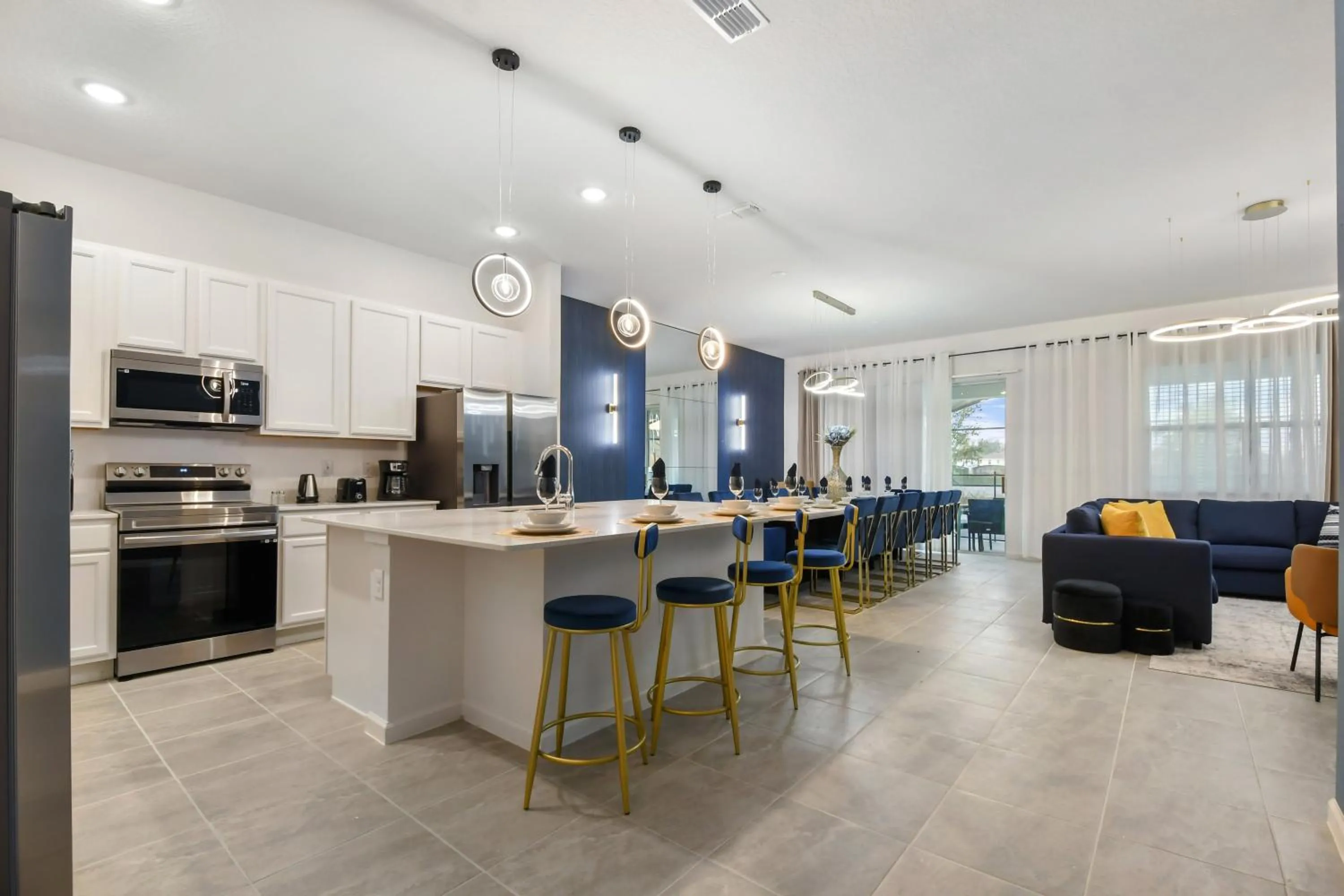 Kitchen or kitchenette in Lakeview Spacious 12br Themed Home Game/Pool/Spa
