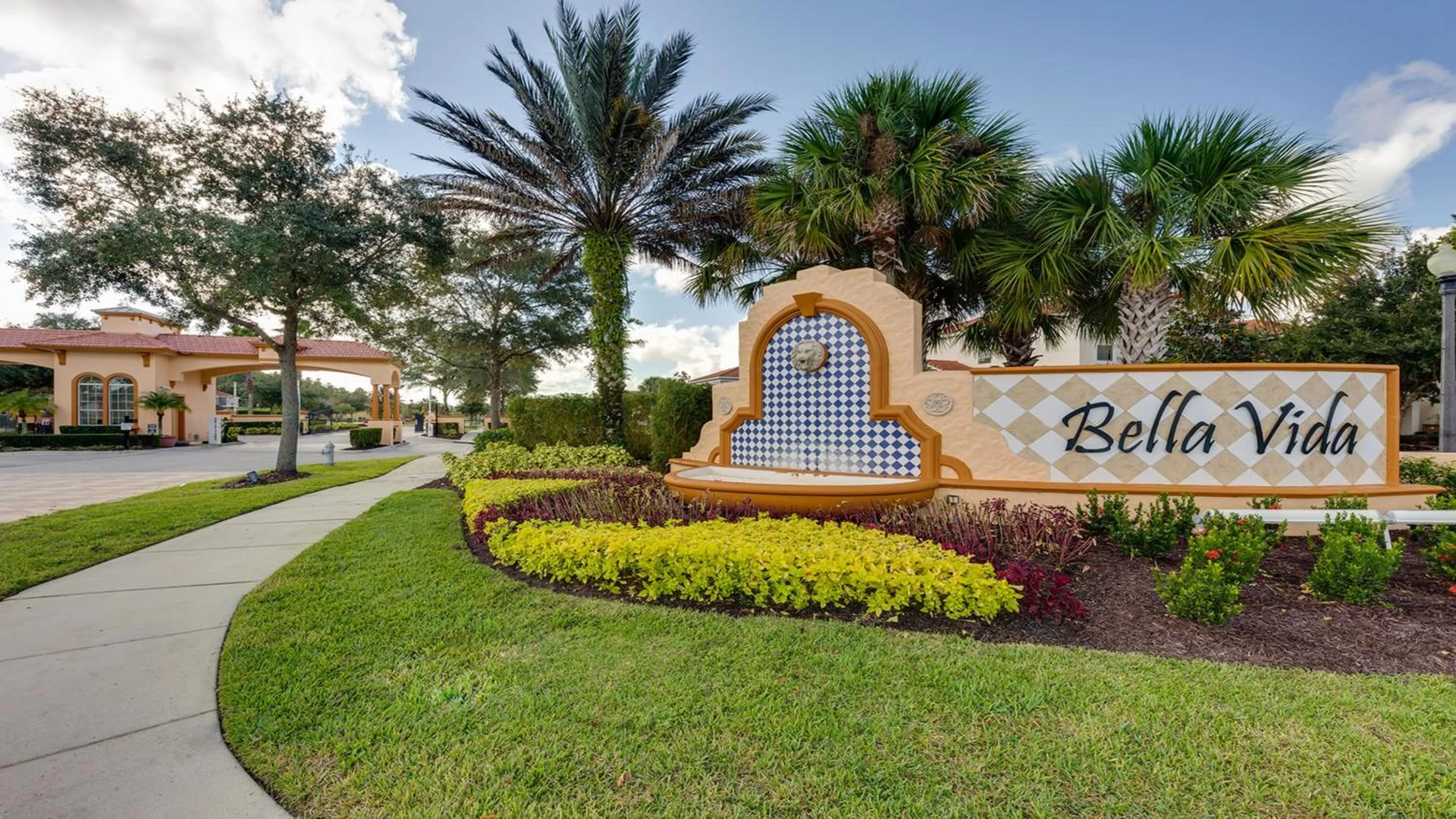Property building in Lakeview Spacious 12br Themed Home Game/Pool/Spa