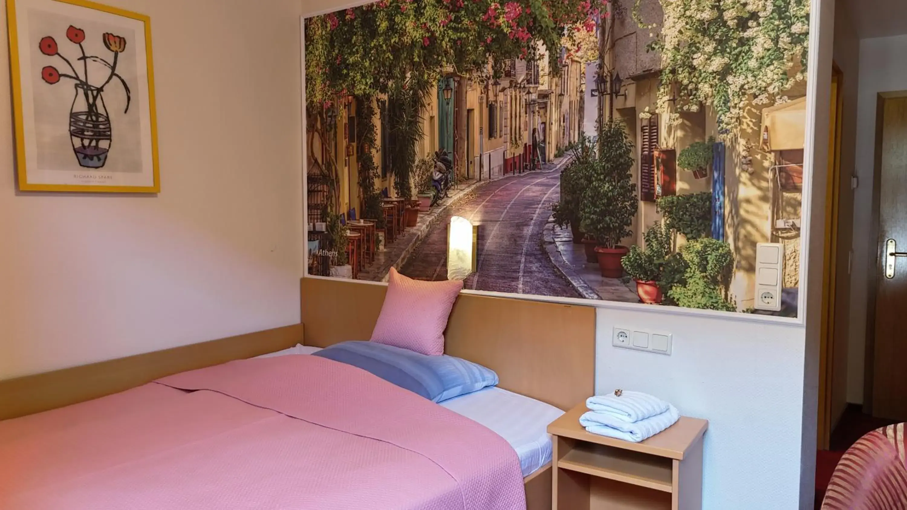 Single Room with Balcony - single occupancy in Hotel Strand-Café Single Room with Balcony - single occupancy in Hotel Strand-Café