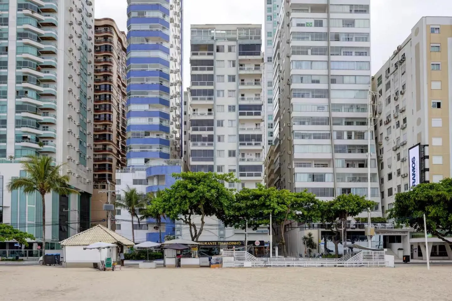30m da PRAIA, Climatizado e Wi-Fi