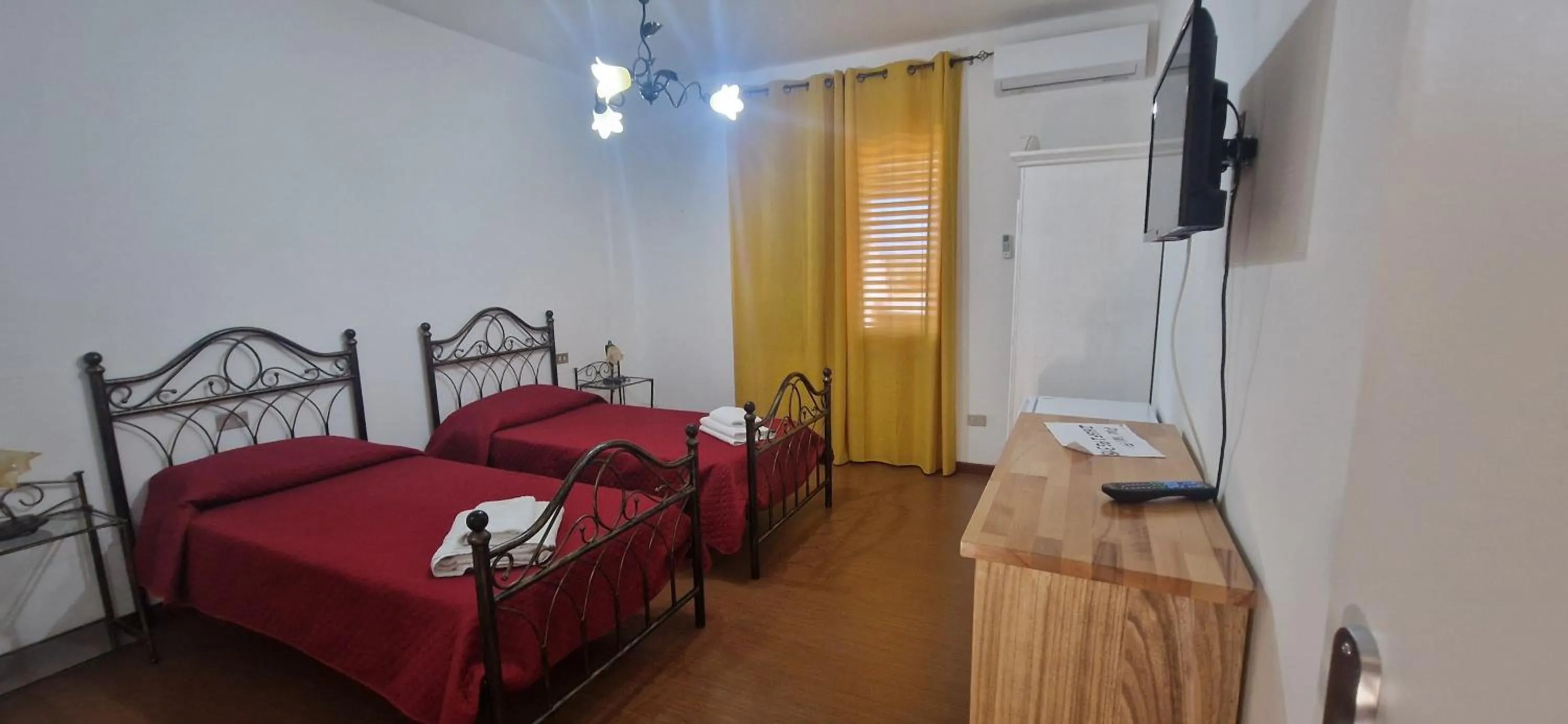 Bed in Hotel Mondial 2